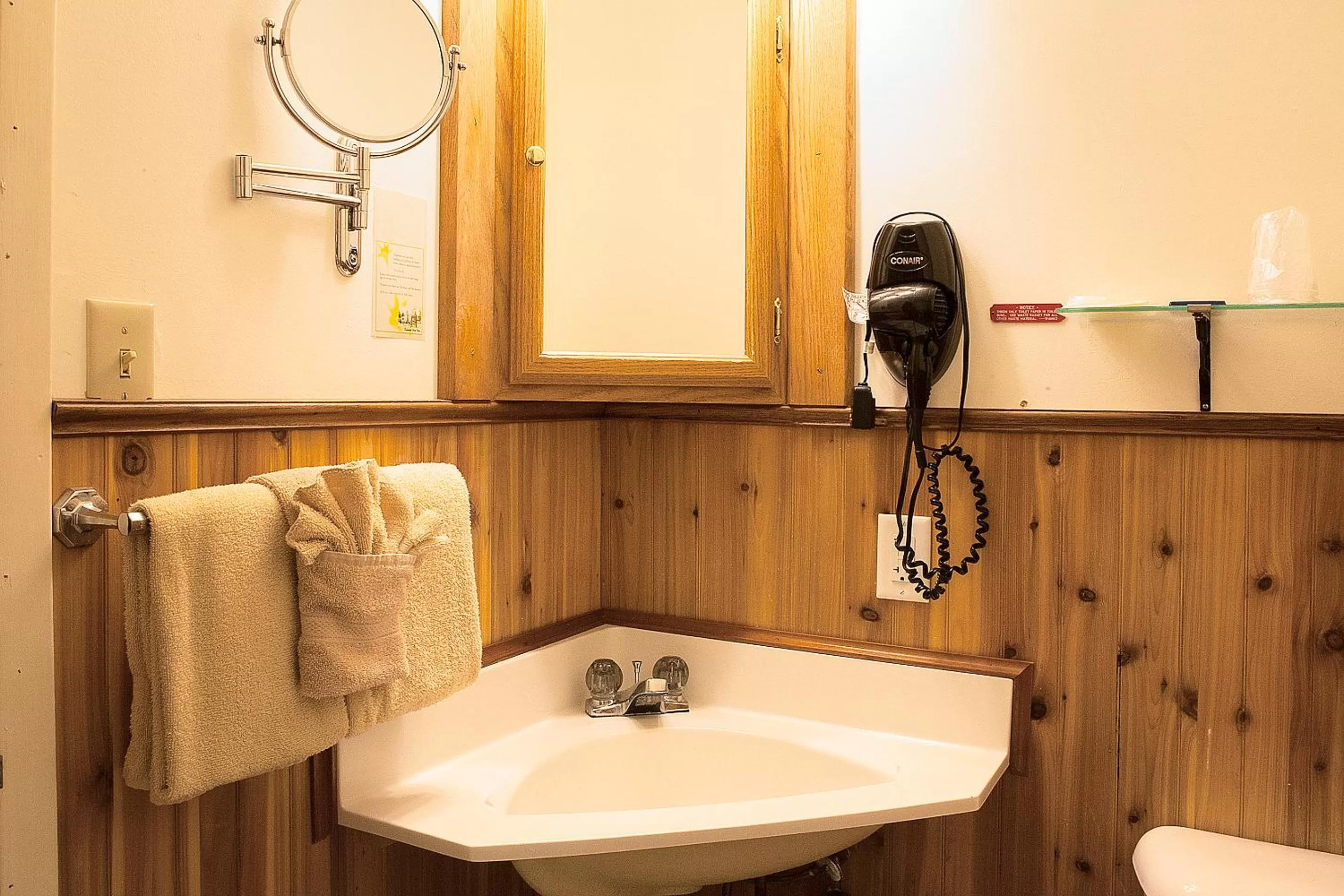 Bathroom in Peninsula Park-View Resort