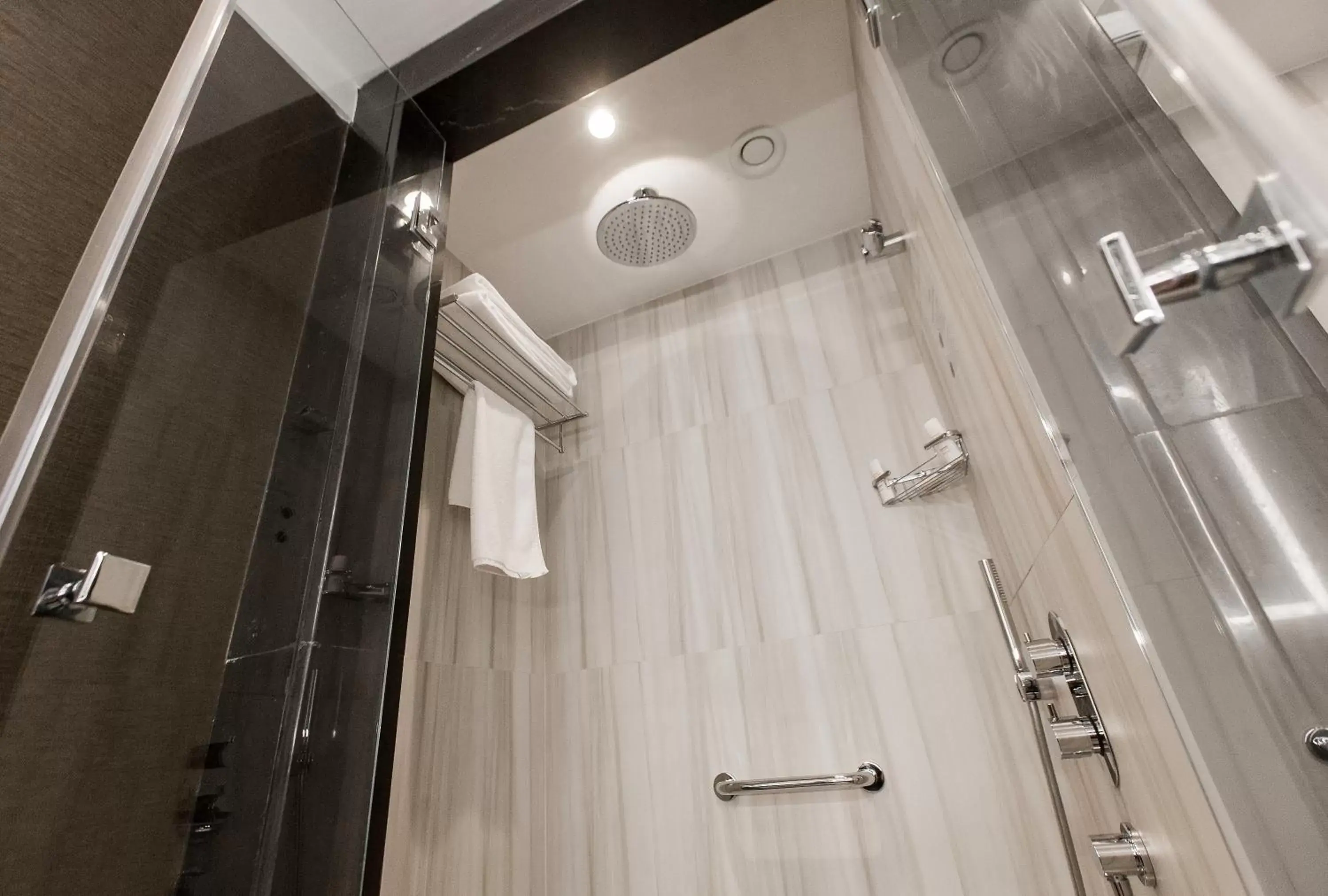 Shower, Bathroom in Radisson Blu Leogrand Hotel