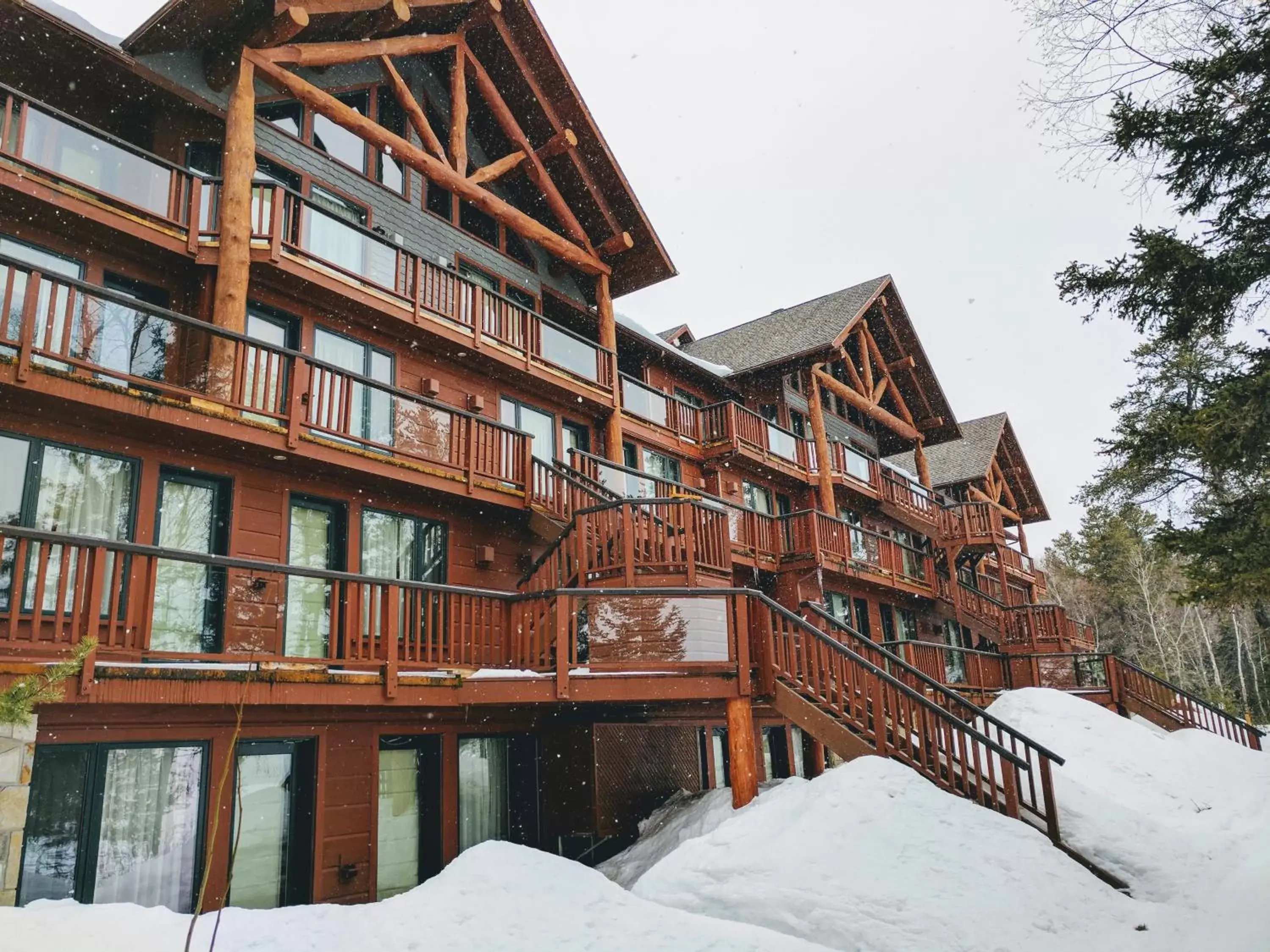 Winter in Les Condos Du Lac Taureau- Rooms & Condos