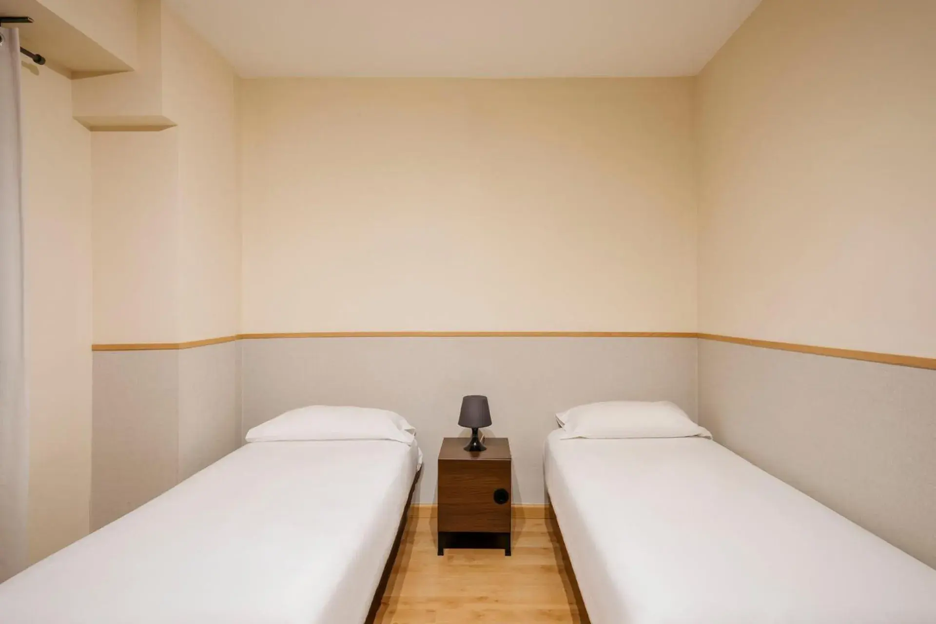 Bedroom, Bed in Barcelona Apartment Villarroel Bedroom, Bed in Barcelona Apartment Villarroel