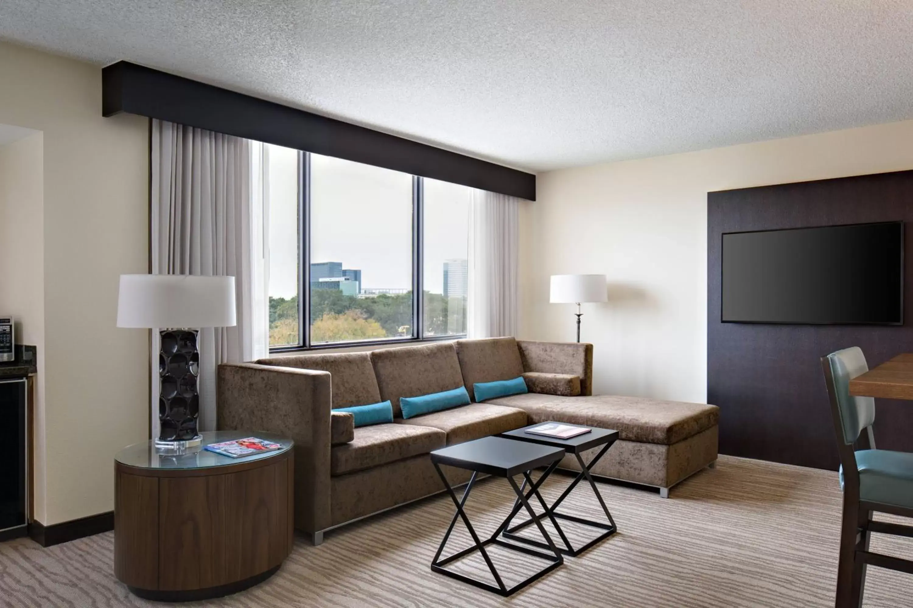 Living room, Seating Area in Houston Marriott Westchase
