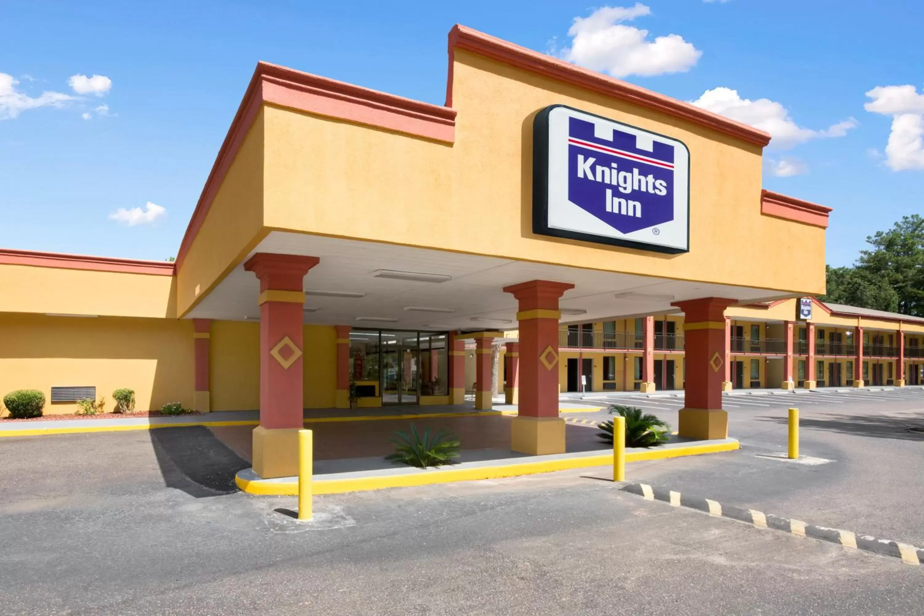 Facade/entrance, Property Building in Knights Inn Aiken