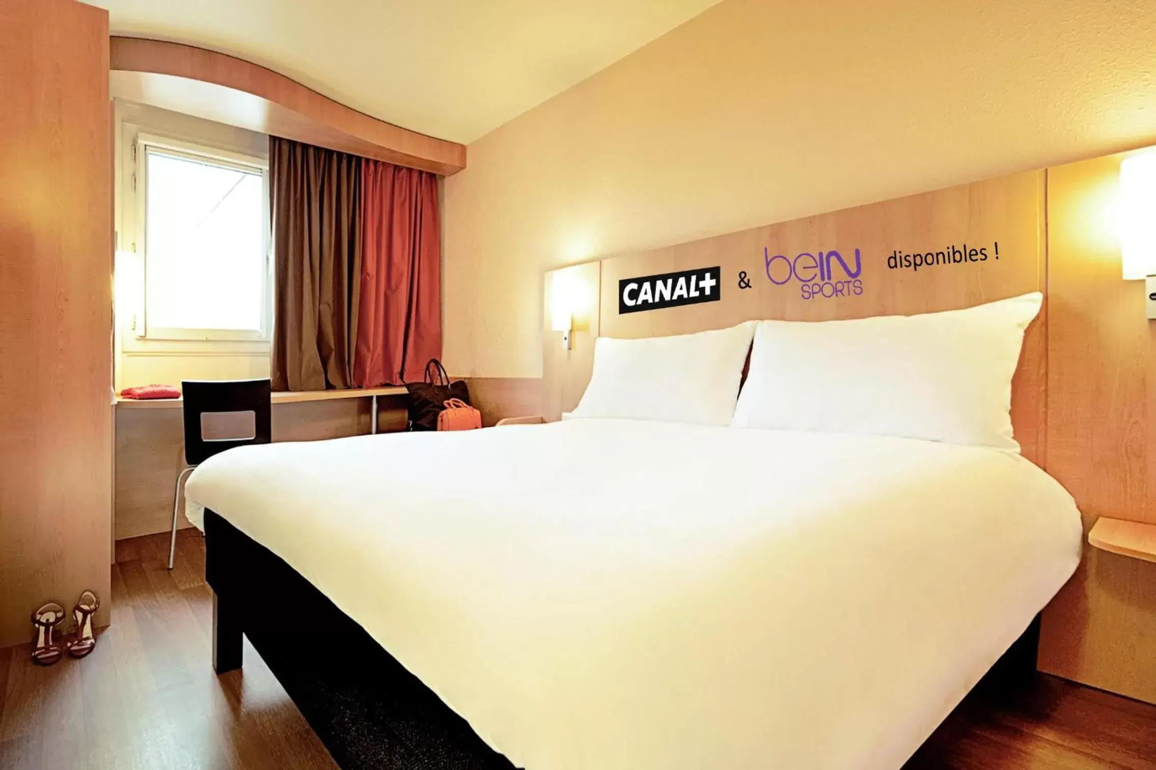 Photo of the whole room, Bed in ibis Beauvais Aéroport