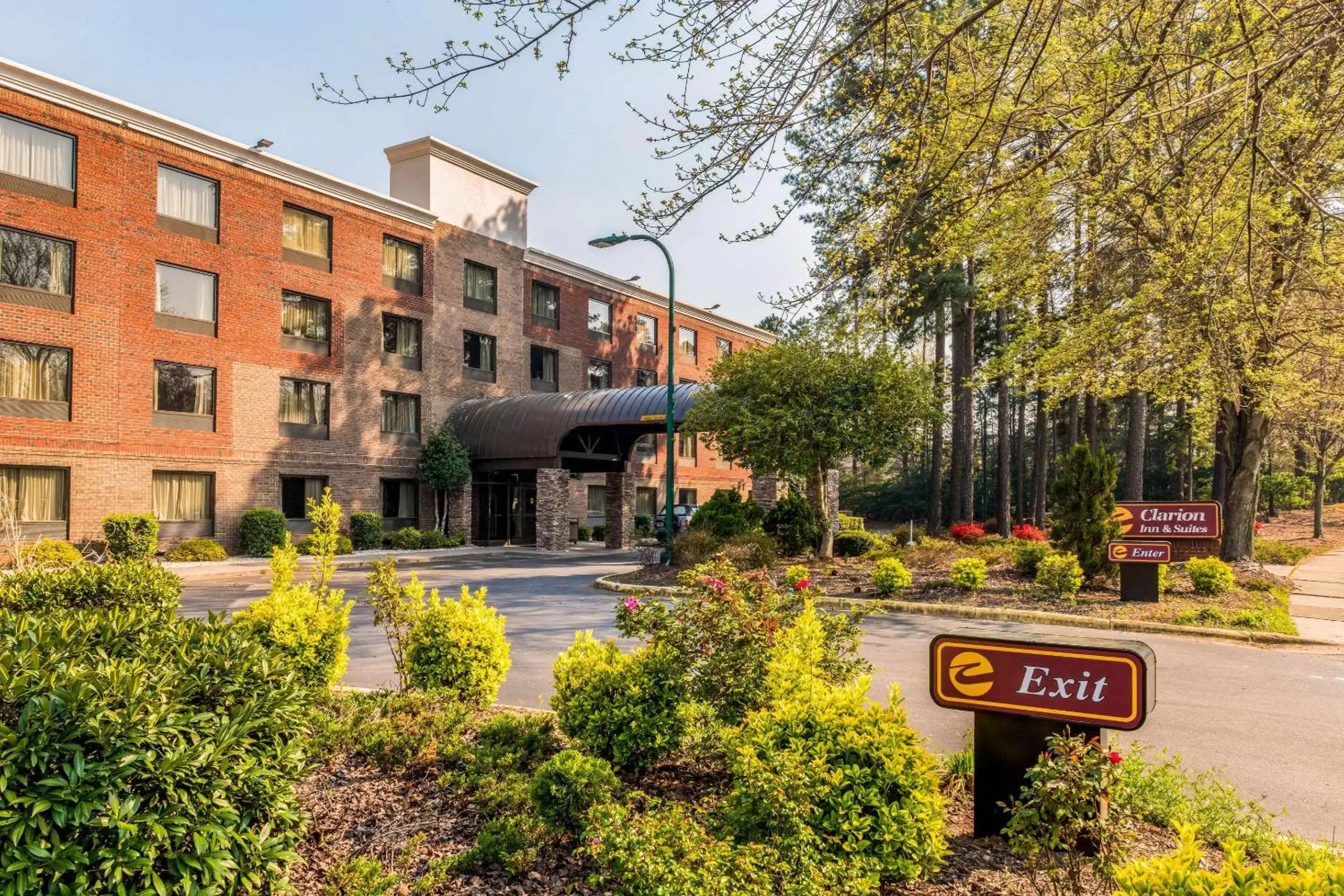 Property building in Lake Norman Inn and Suites Property building in Lake Norman Inn and Suites
