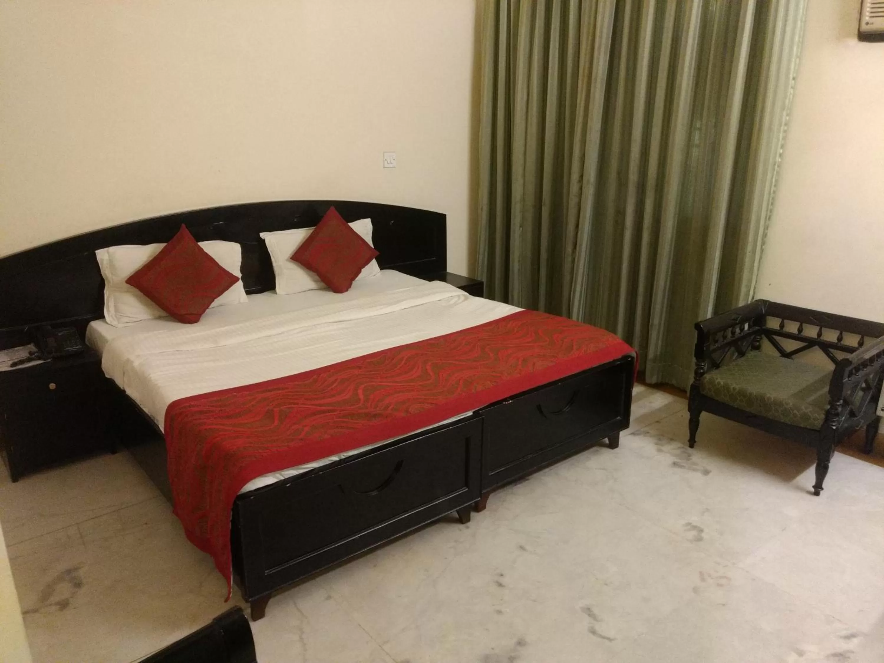Bedroom, Bed in Hotel City Centre Inn - Nizamuddin Railway Station