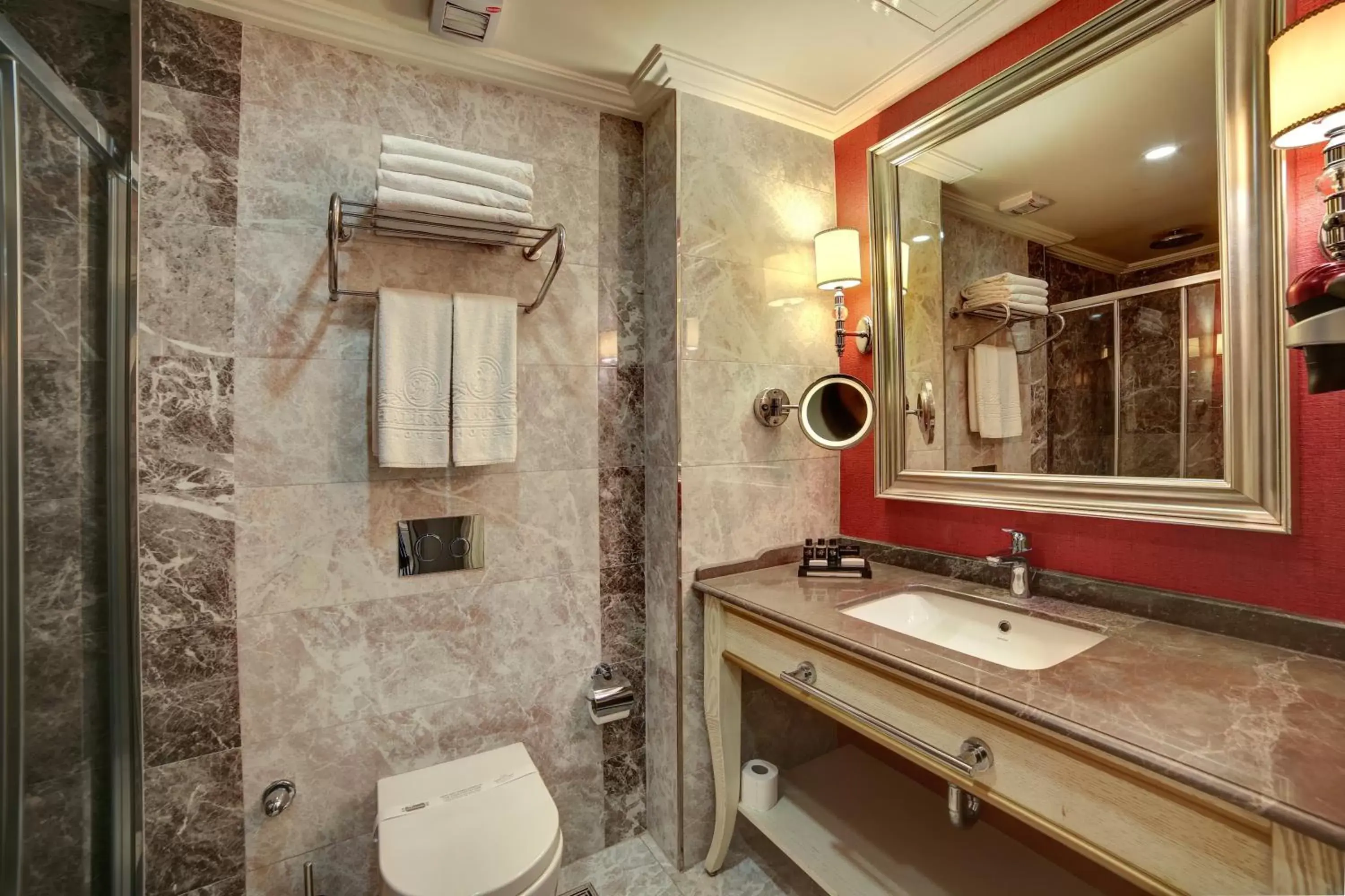 Toilet, Bathroom in Halifaks Hotel