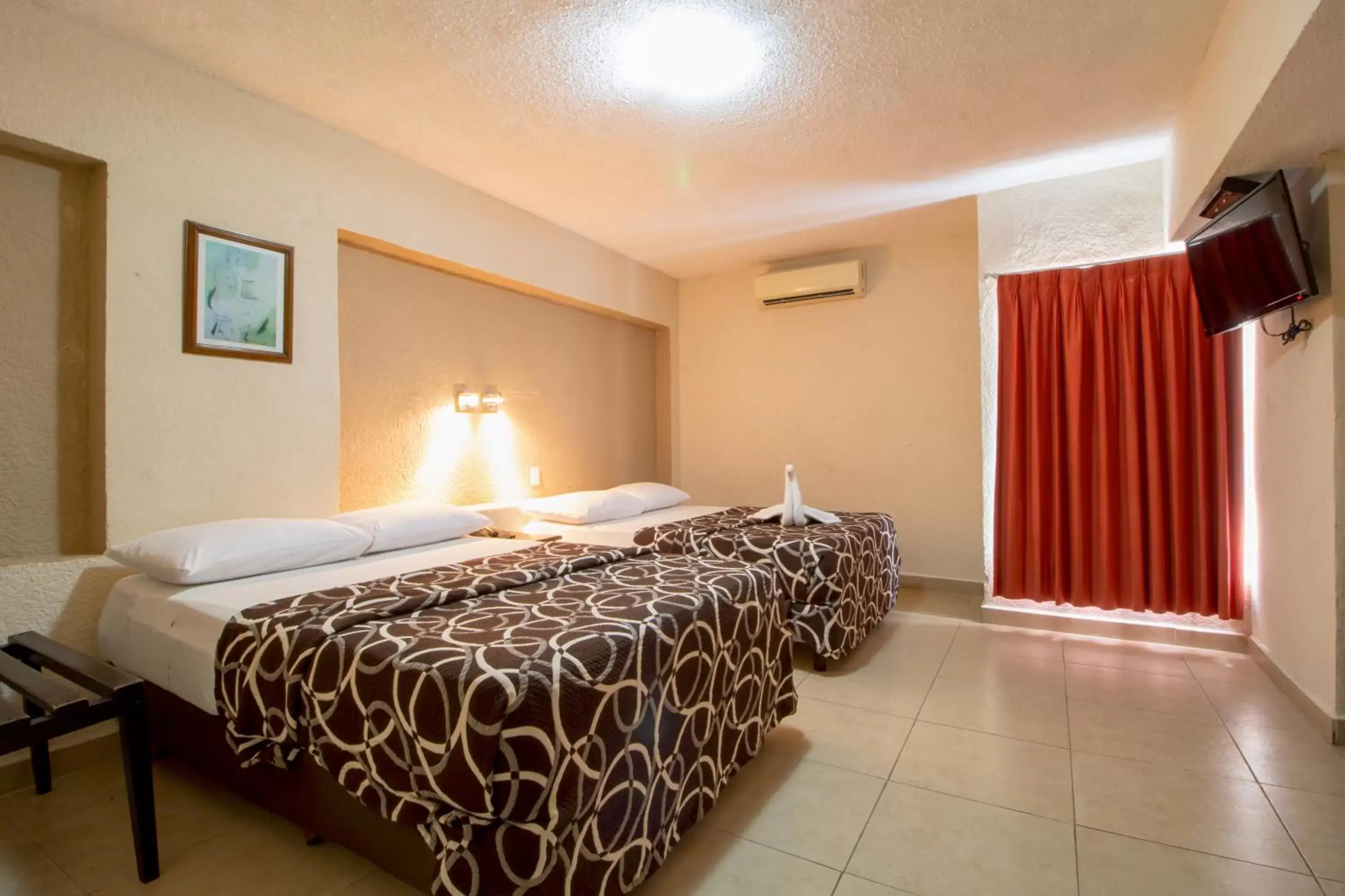 Bedroom, Bed in Hotel Colon Merida