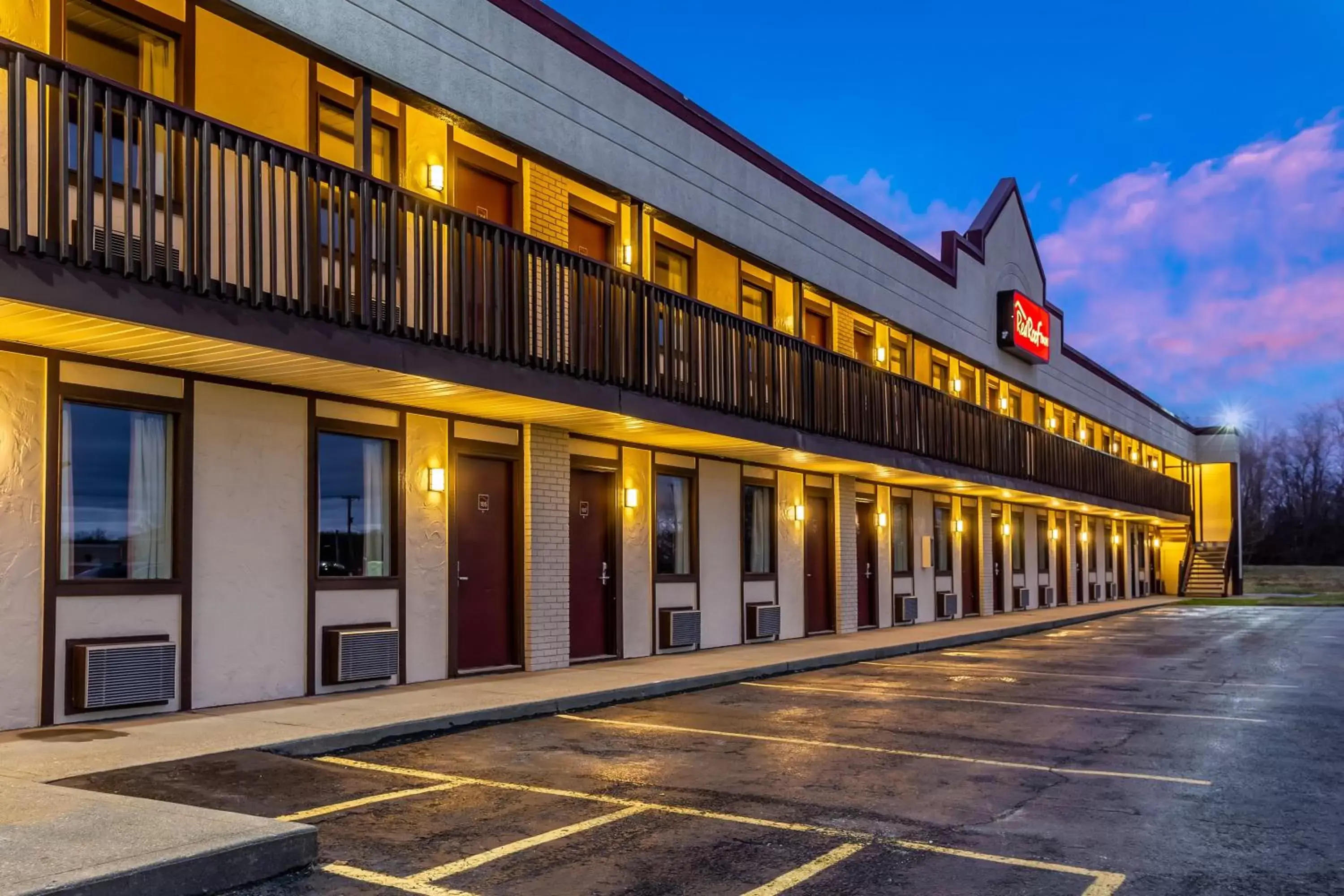 Facade/entrance, Property Building in Red Roof Inn Scottsburg