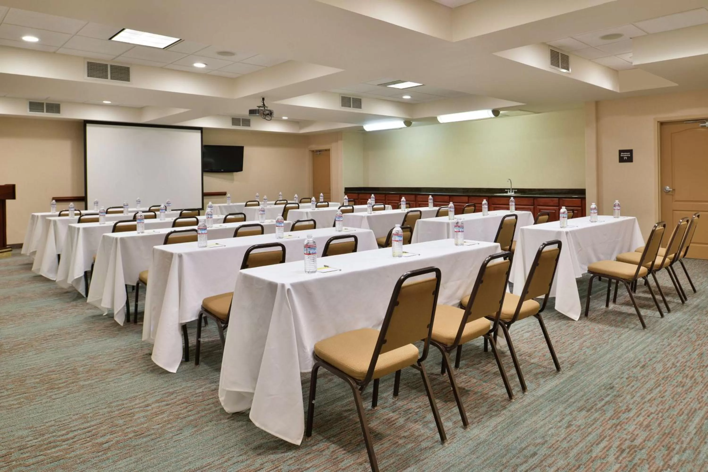 Meeting/conference room in Hampton Inn & Suites Woodland-Sacramento Area