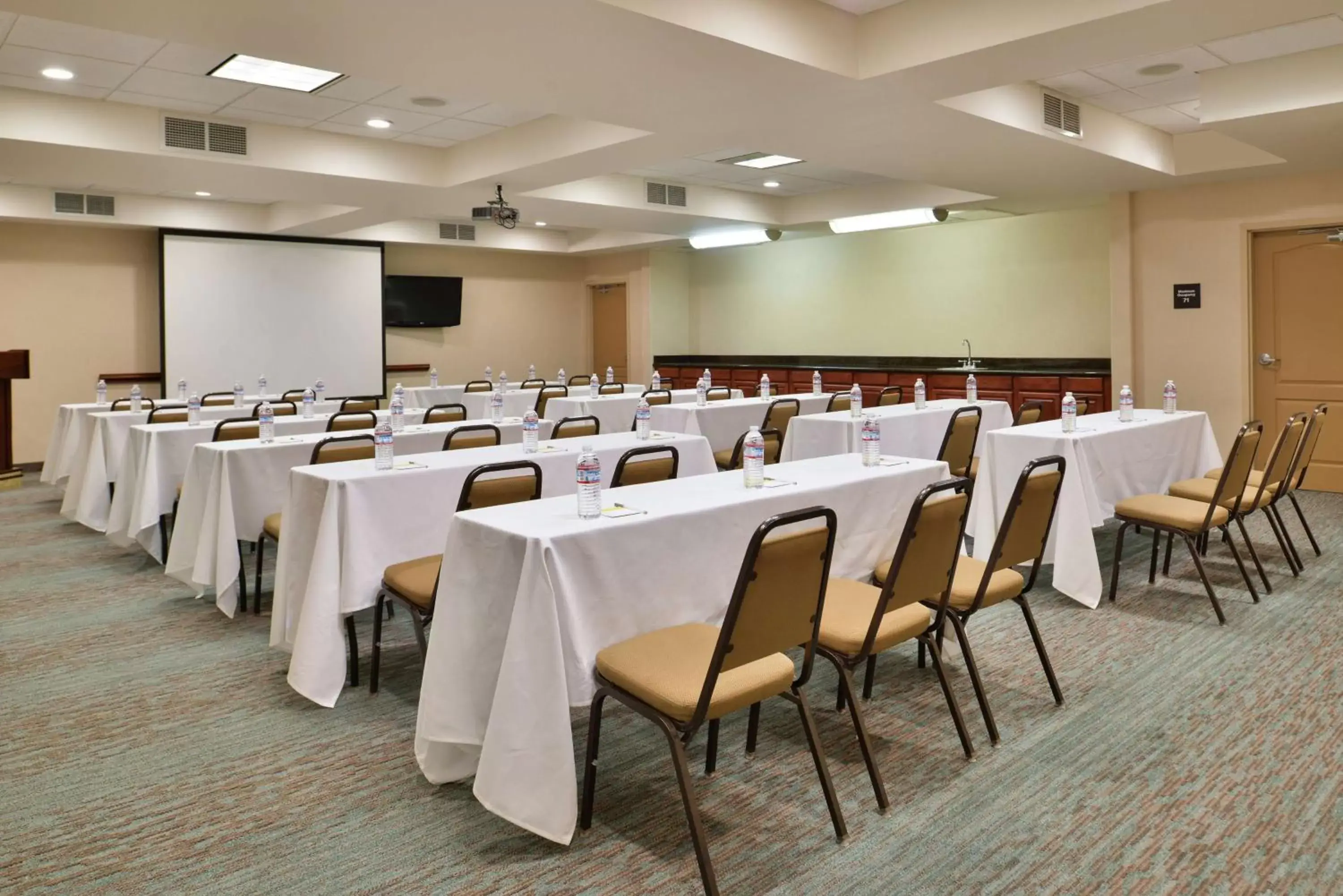 Meeting/conference room in Hampton Inn & Suites Woodland-Sacramento Area