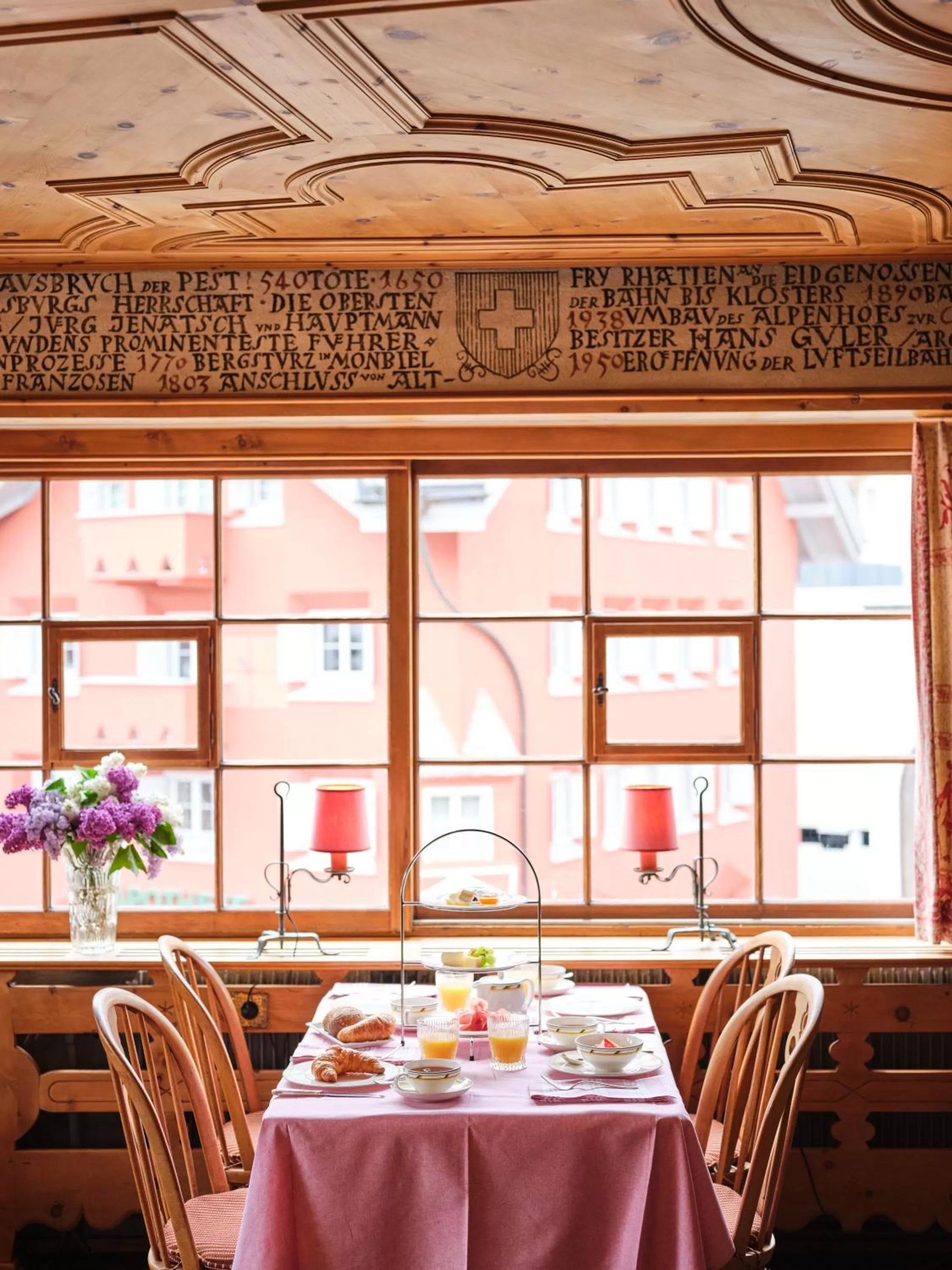 Restaurant/places to eat in Hotel Chesa Grischuna