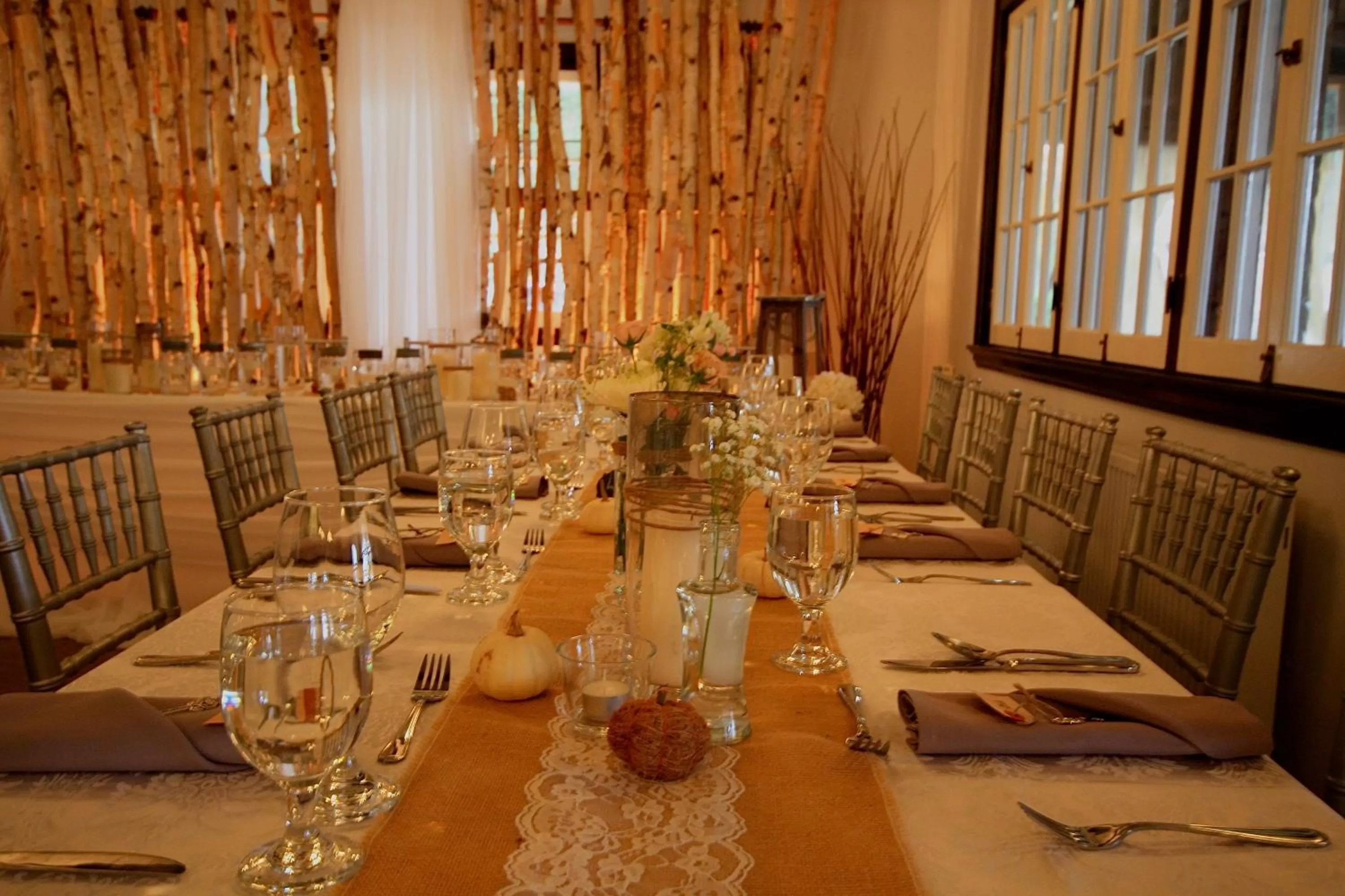 Seating area in Sir Sam's Inn & Spa