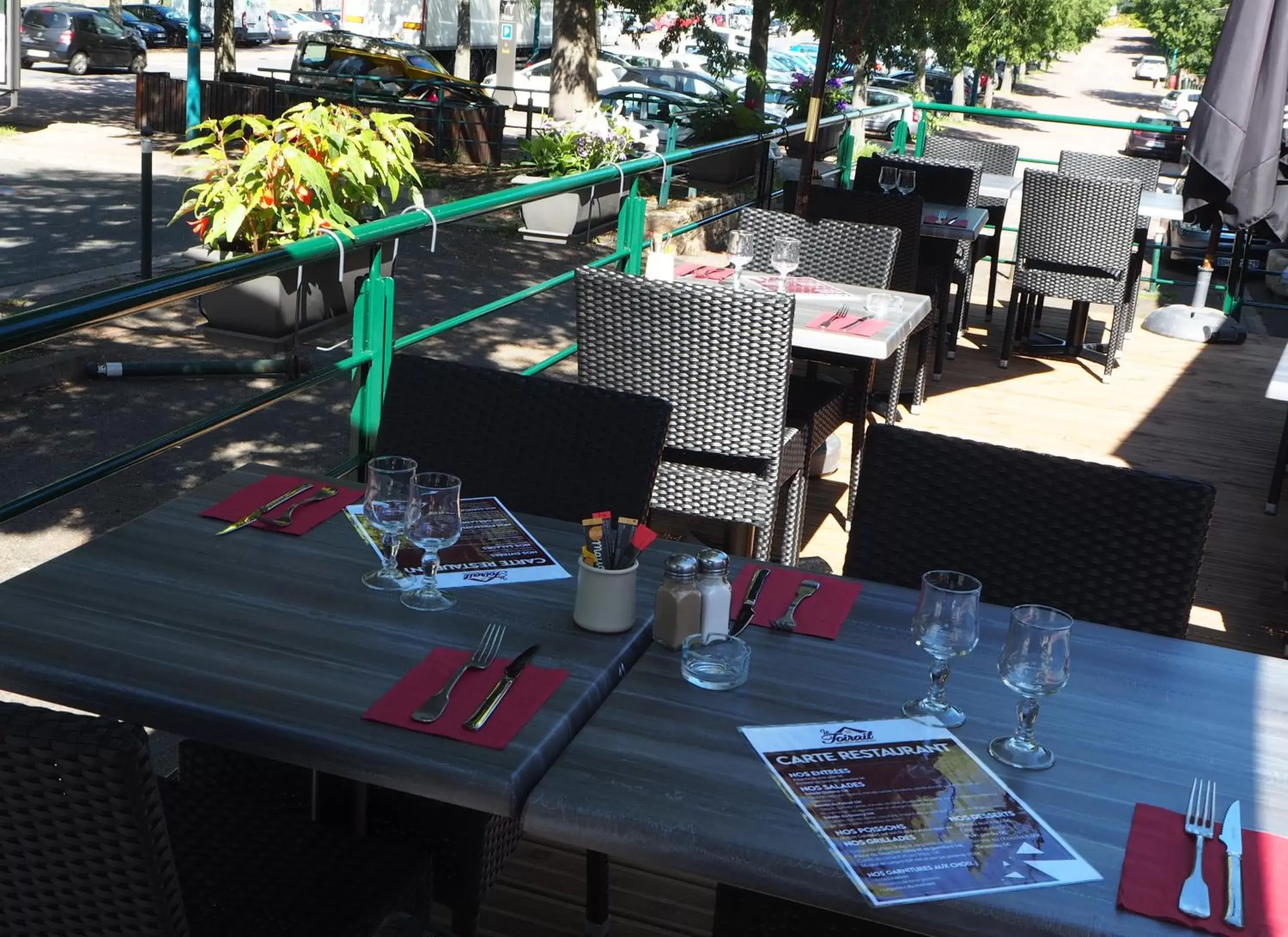 Restaurant/Places to Eat in HOTEL LE FOIRAIL