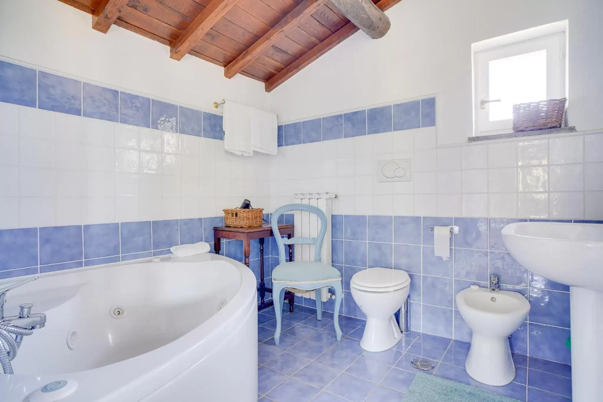Hot Tub, Bathroom in L'Olivo Country Club Resort & SPA