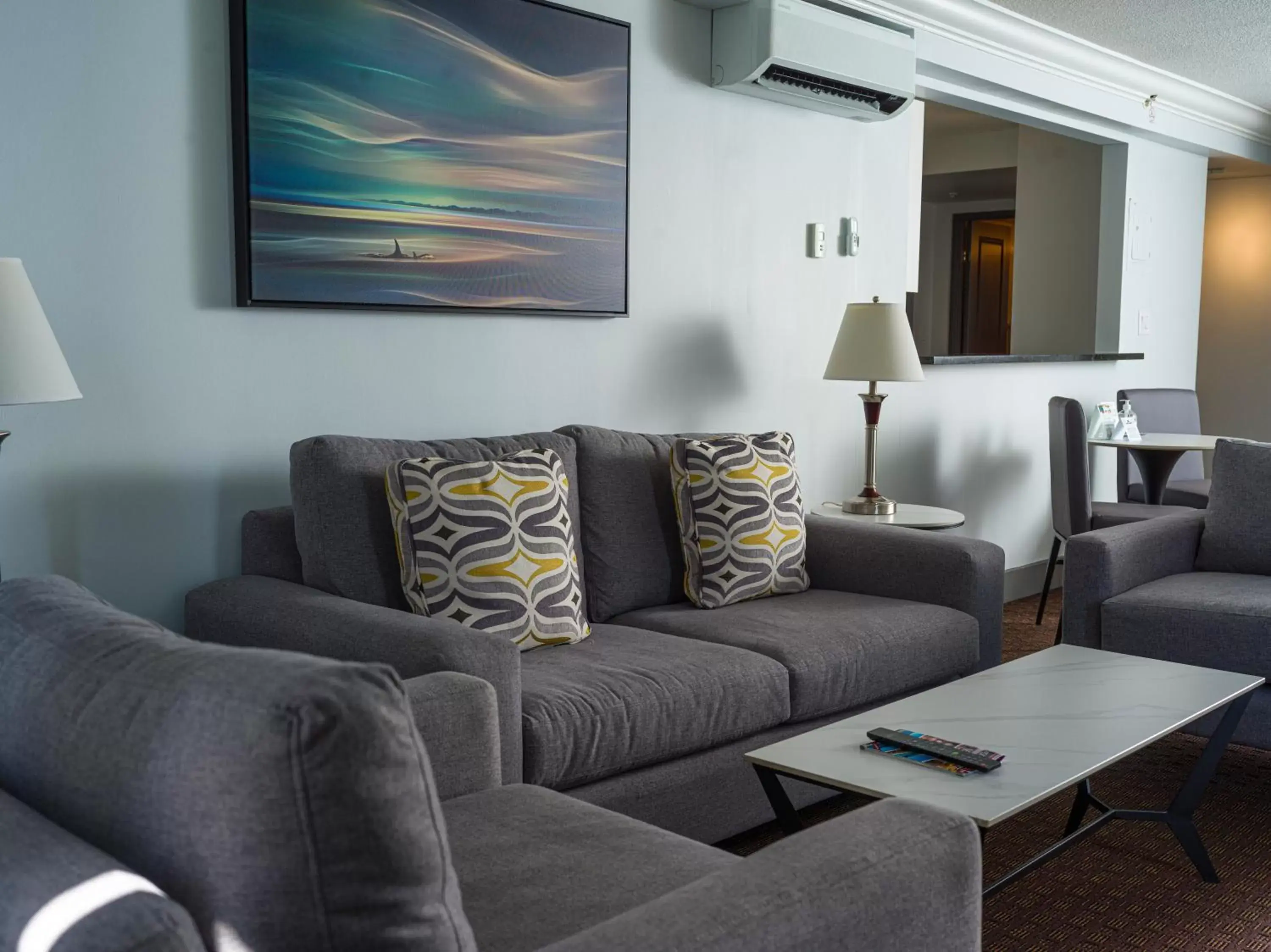 Living room, Seating Area in Century Plaza Hotel