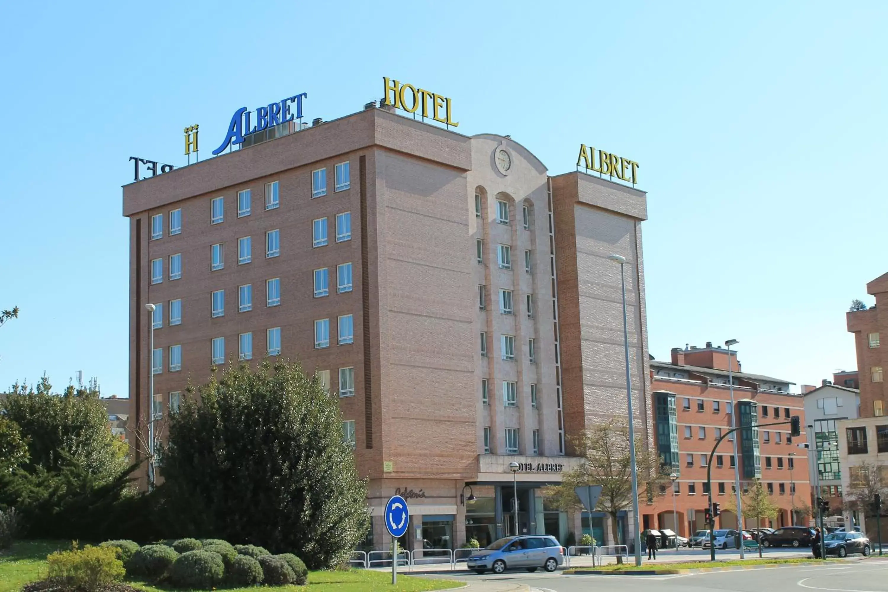 Facade/entrance, Property Building in Hotel Albret