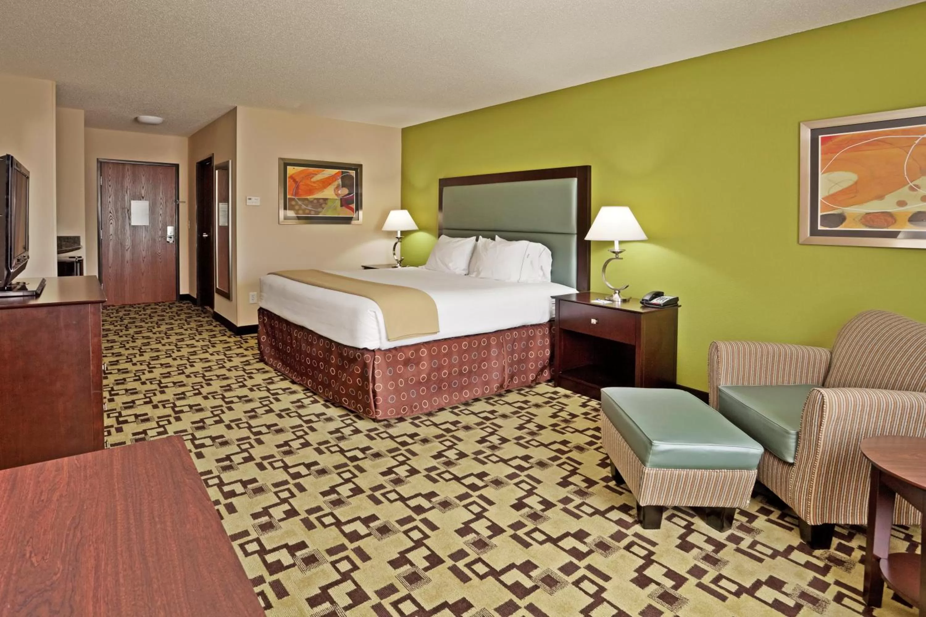 Photo of the whole room, Bed in Holiday Inn Express Troutville-Roanoke North by IHG