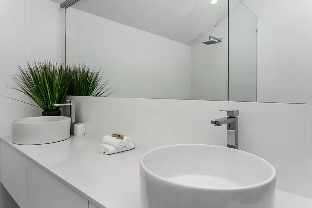 Bathroom in The Terraces Main Beach