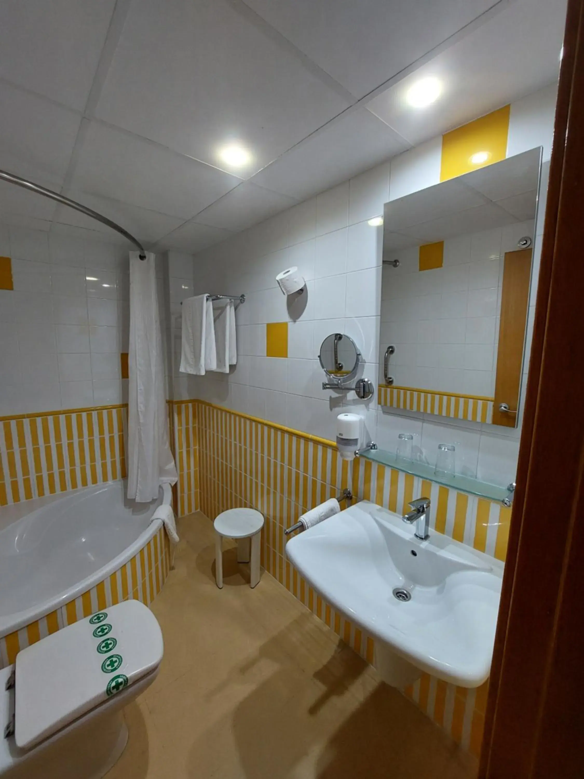 Bathroom in Hotel Tio Pepe