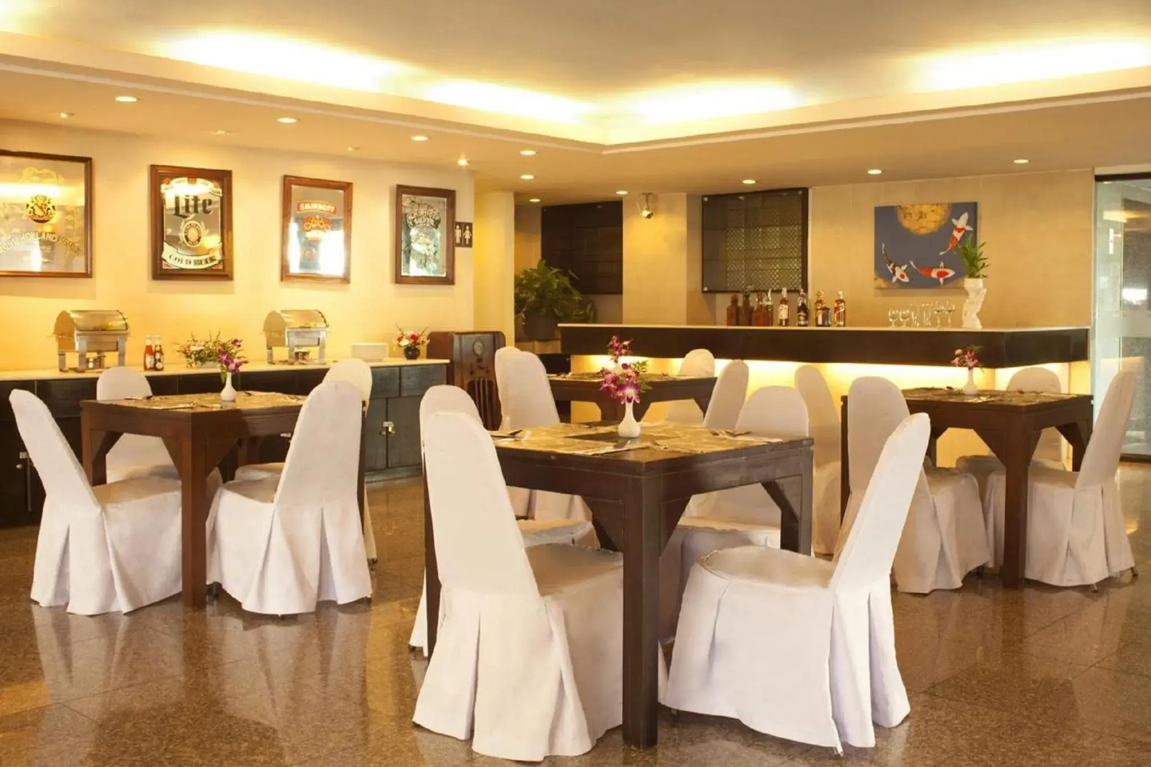 Restaurant/Places to Eat in Royal Panerai Hotel
