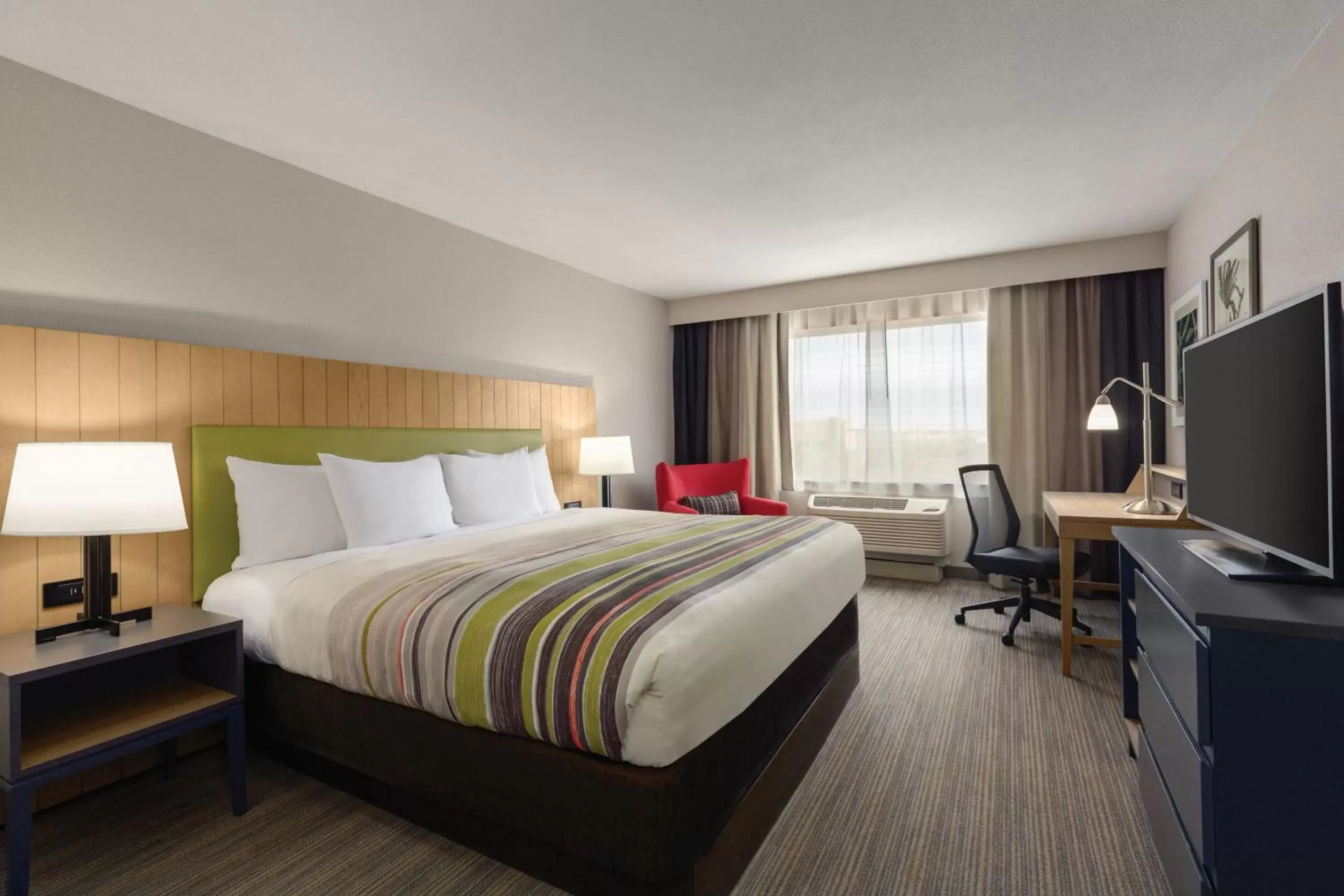 Photo of the whole room, Bed in Country Inn & Suites by Radisson, Oklahoma City - Bricktown, OK