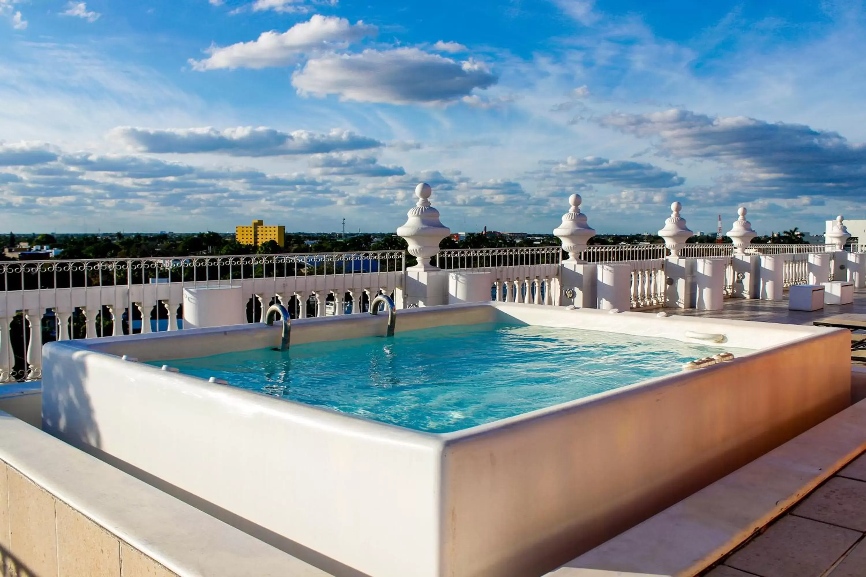 Swimming Pool in Hotel Victoria Merida