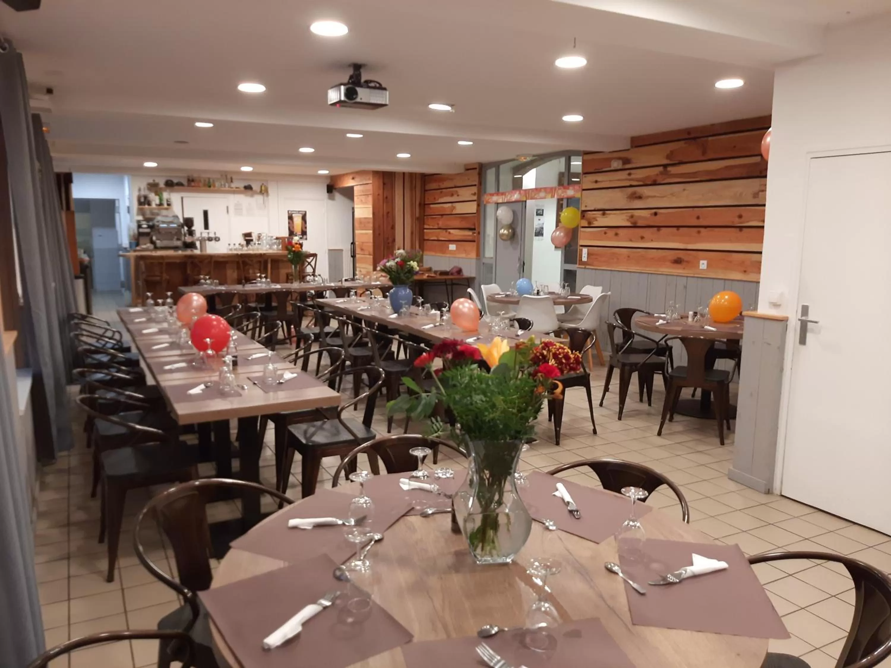Restaurant/Places to Eat in Les chambres du Bistro du Canal