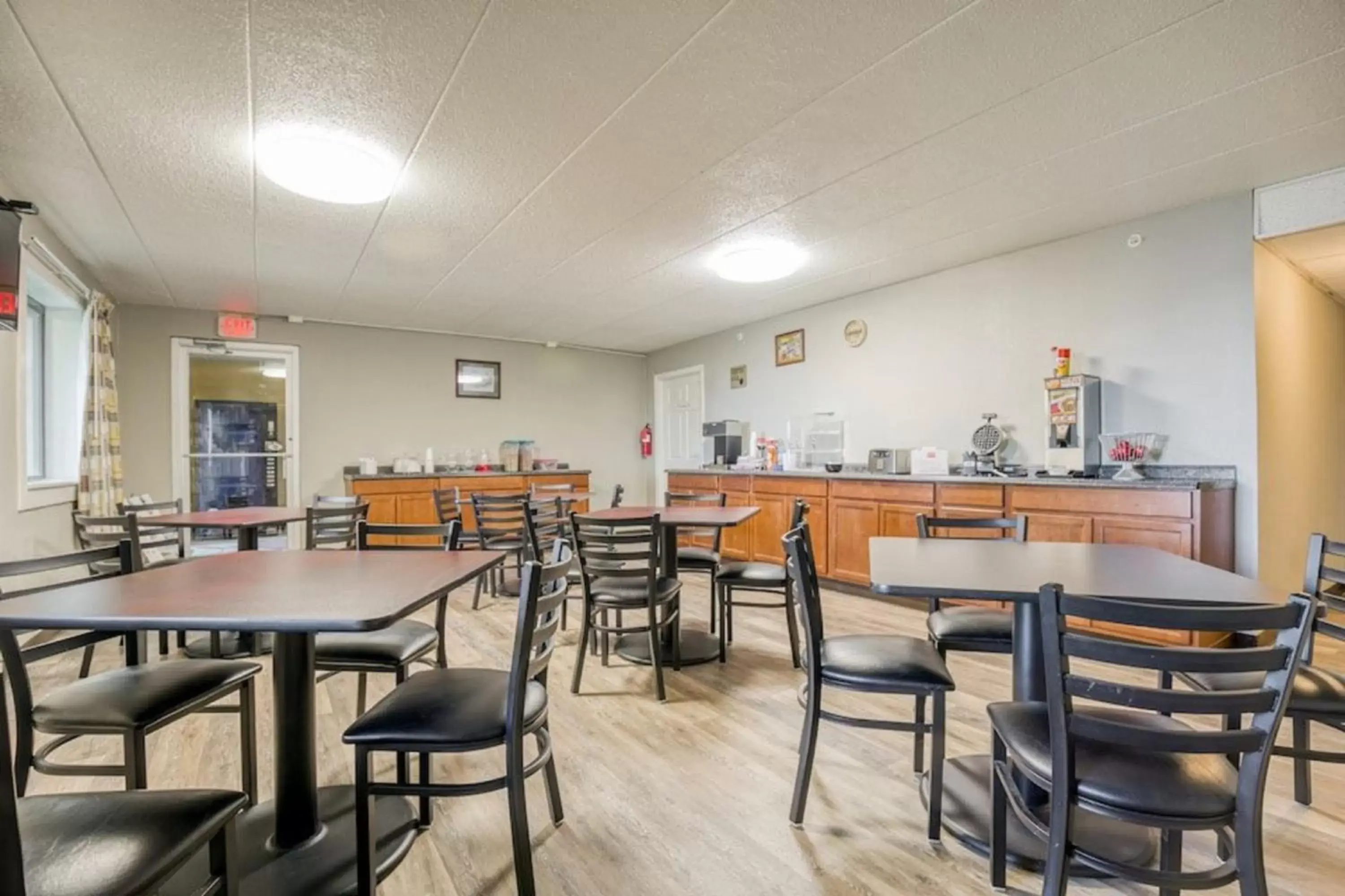 Dining area, Restaurant/Places to Eat in FairBridge Inn Express Monroe City