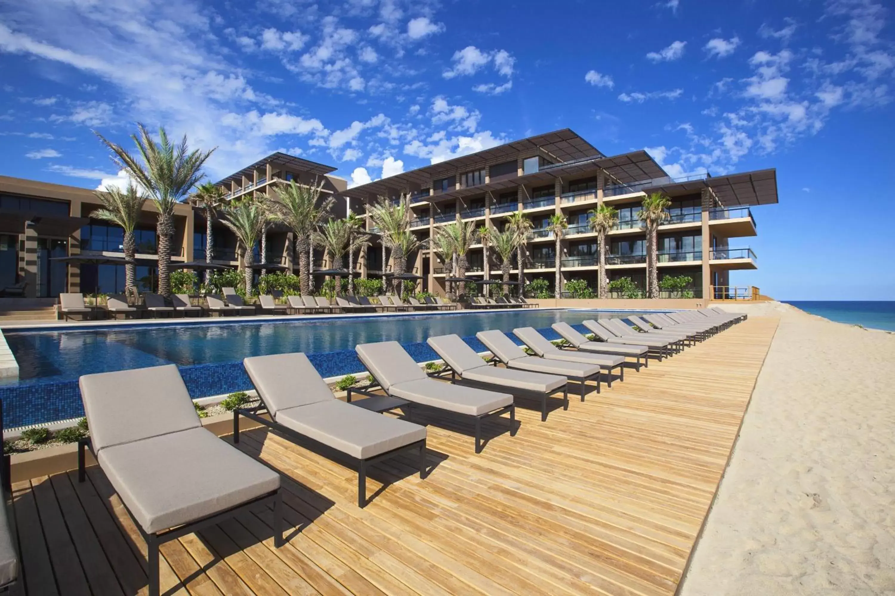 Swimming pool, Property Building in JW Marriott Los Cabos Beach Resort & Spa