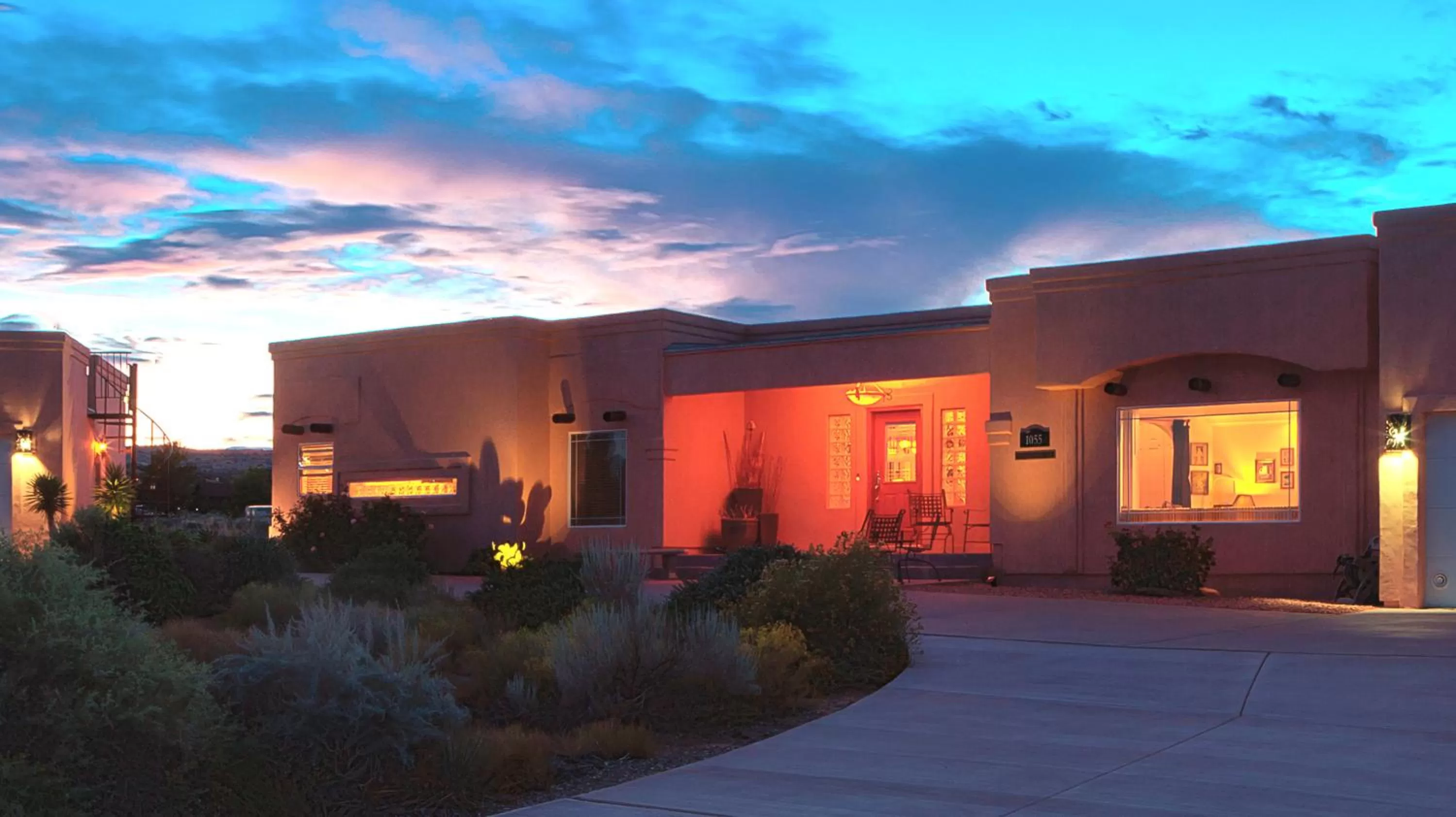 Property building in Dreamkatchers Lake Powell Bed & Breakfast