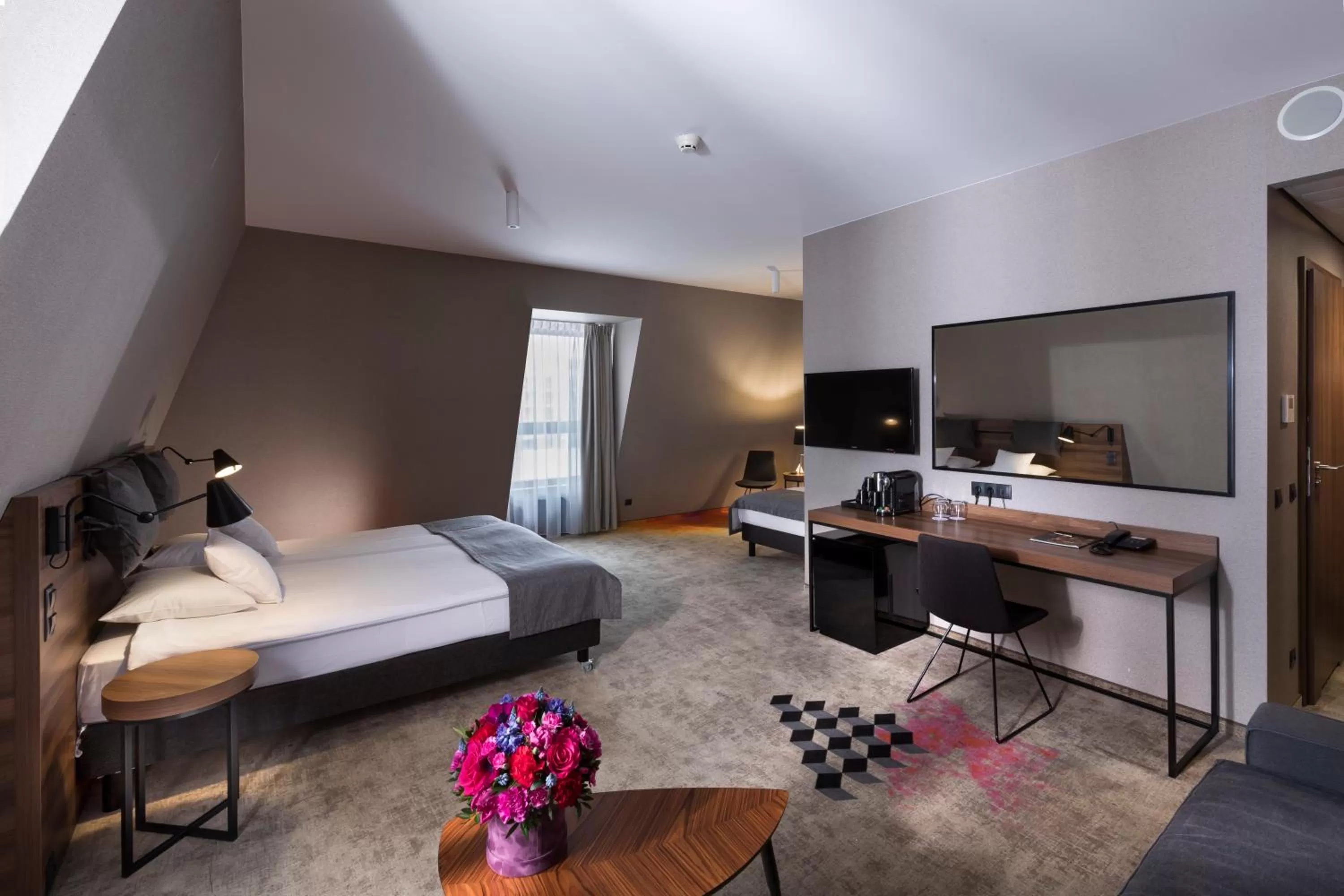 Communal lounge/ TV room, Bed in Hotel Sadova