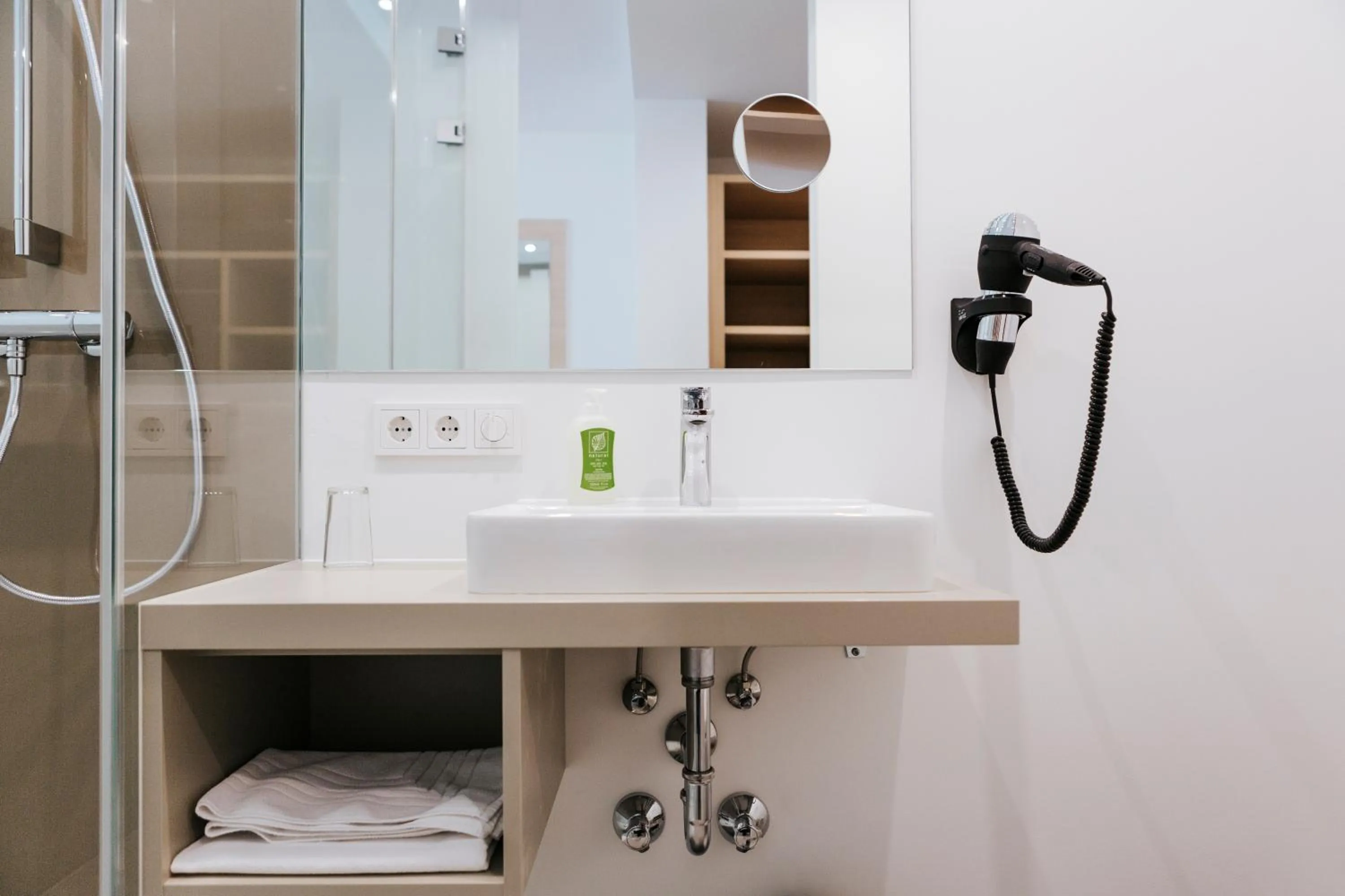 Shower in Sankt Magdalena