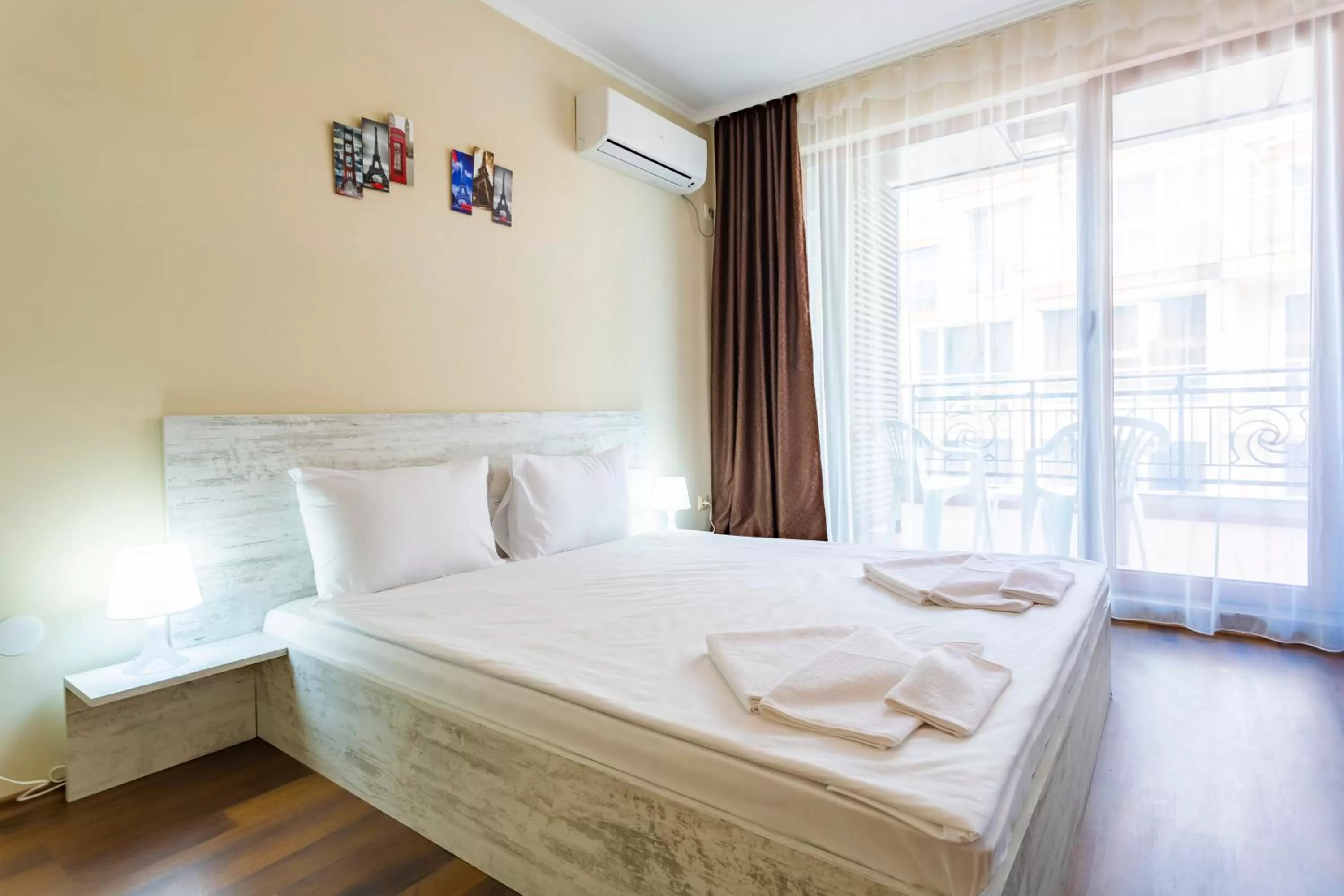 Bed in Rose Gardens Apart Hotel