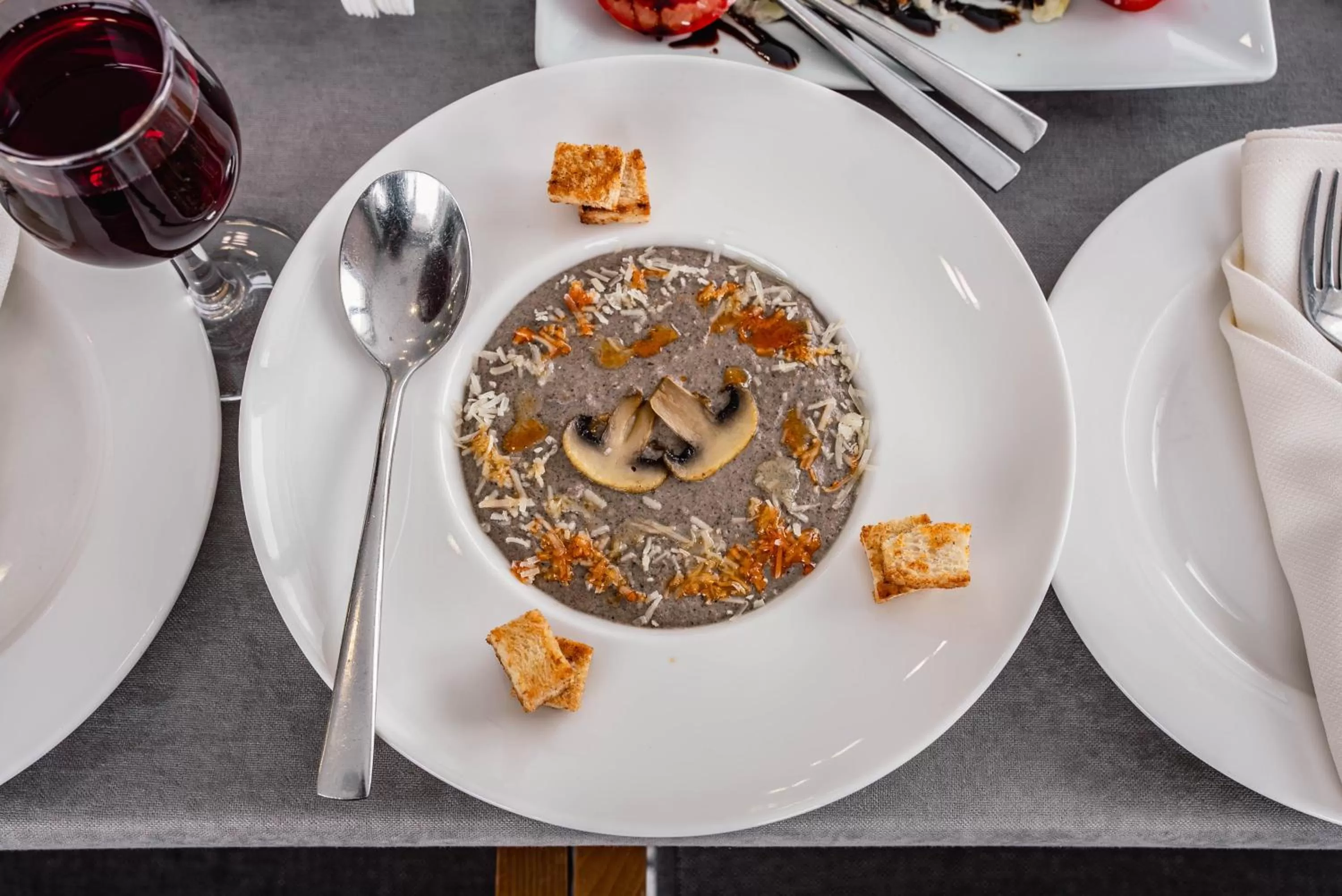 Restaurant/places to eat in Gudauri Inn