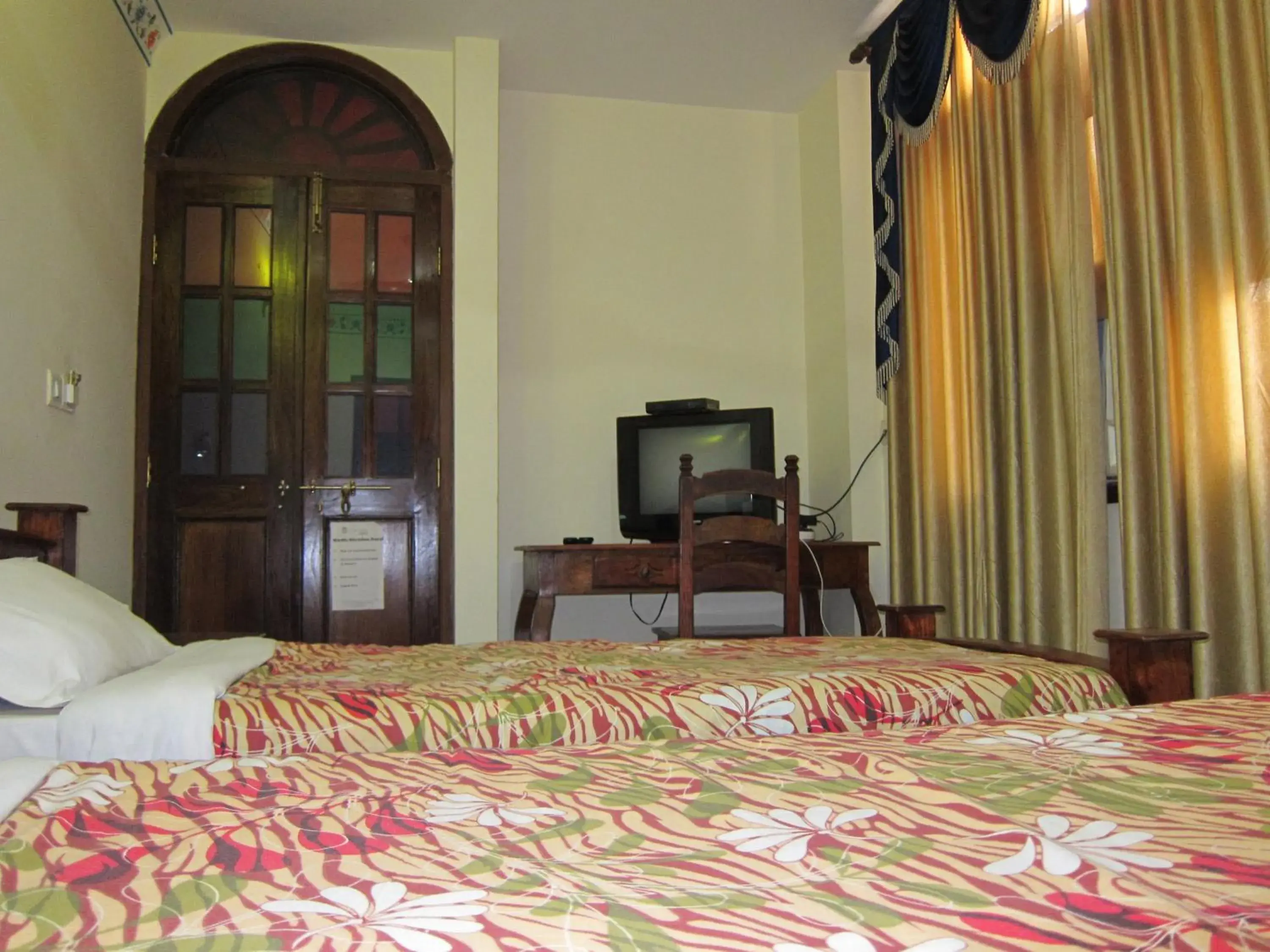 Photo of the whole room, Bed in Rani Mahal Hotel