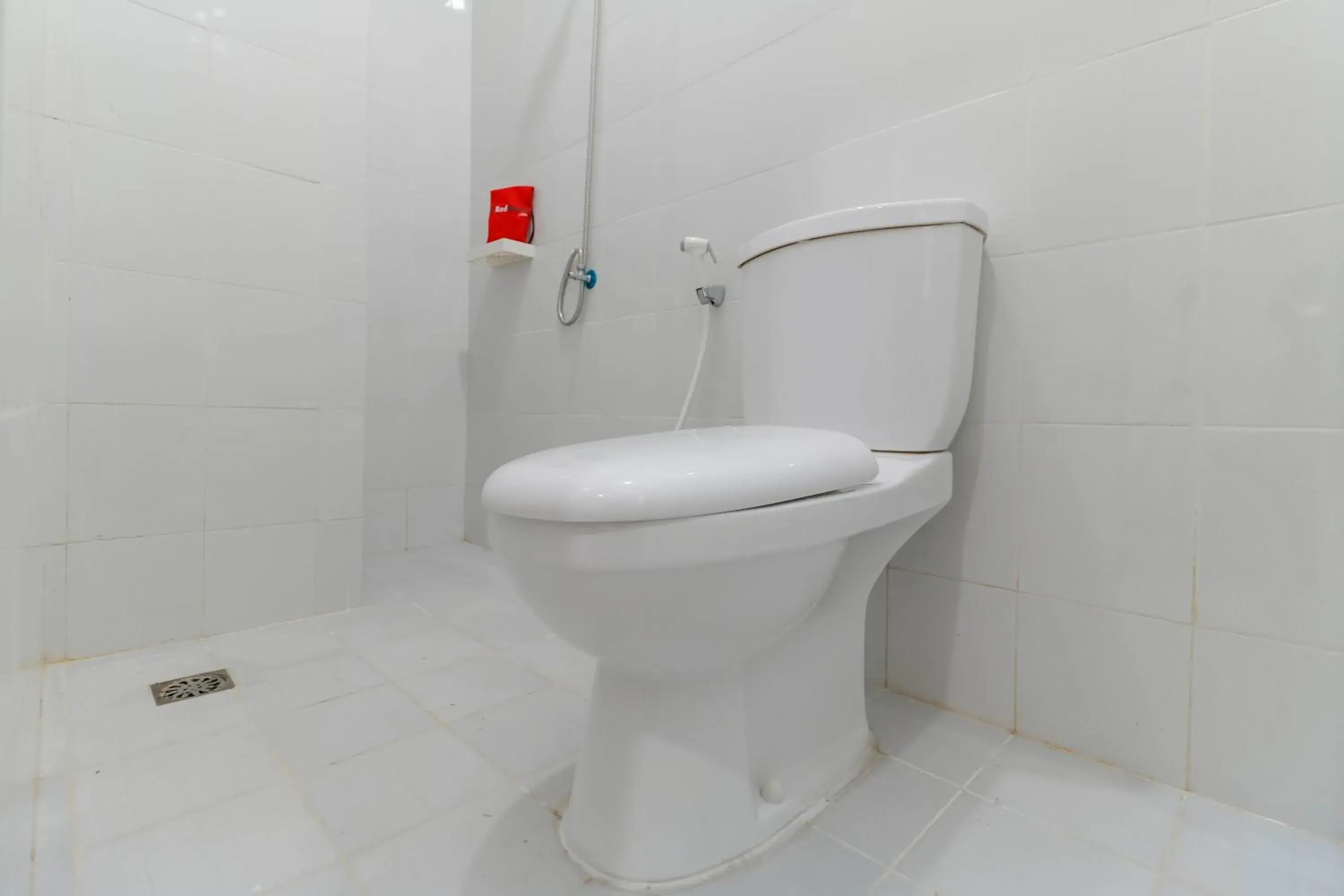 Bathroom in RedDoorz Plus @ Kapuk Business Park