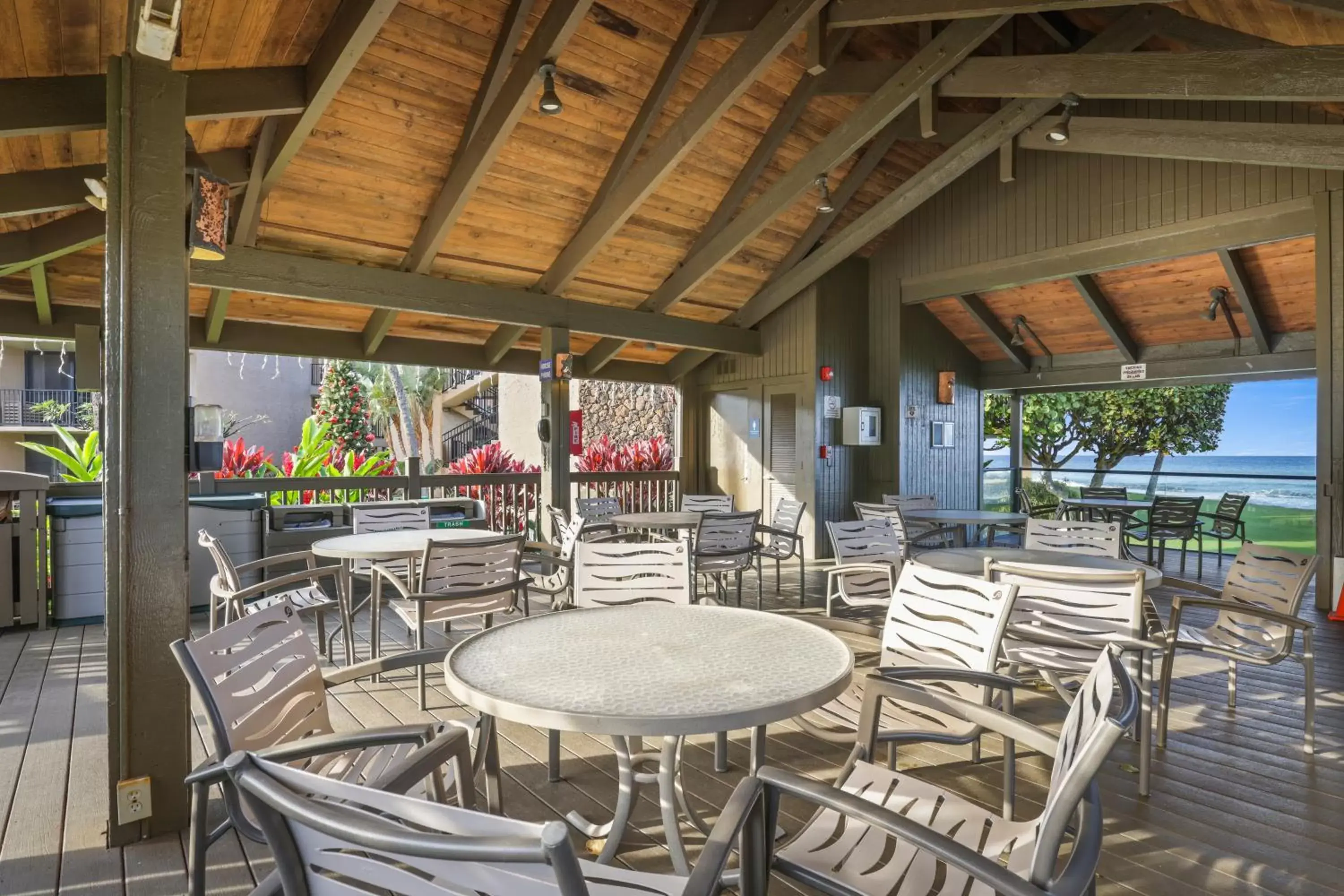 Patio, Restaurant/Places to Eat in Aston at Papakea Resort