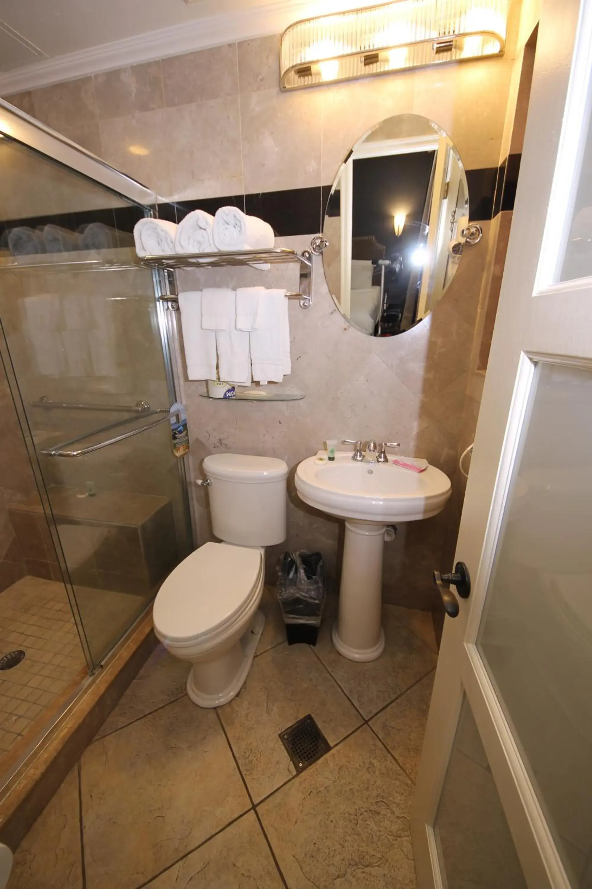 Shower, Bathroom in Hyde Park Hotel