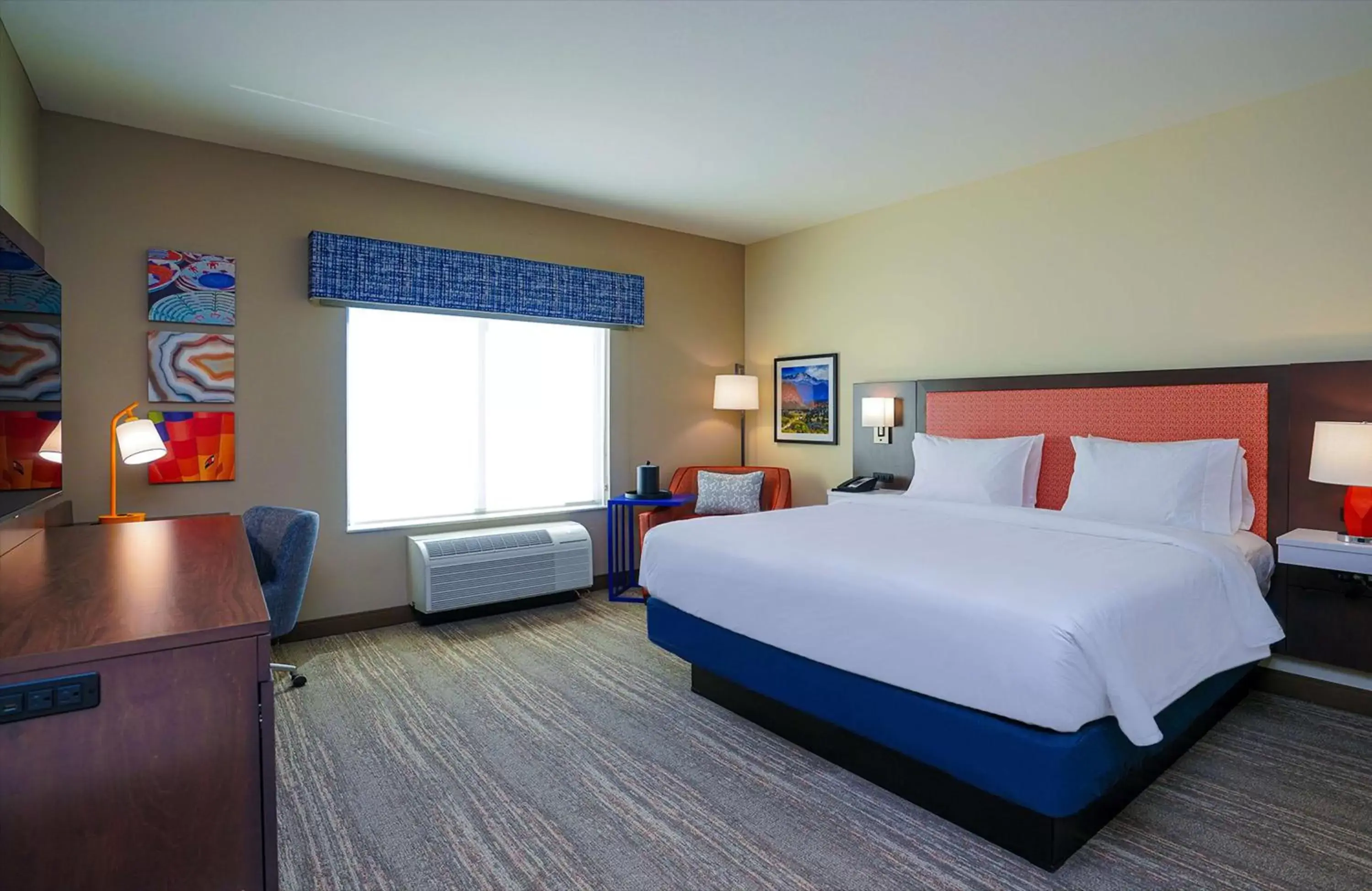 Bedroom, Bed in Hampton Inn Colorado Springs I-25 Central Bedroom, Bed in Hampton Inn Colorado Springs I-25 Central