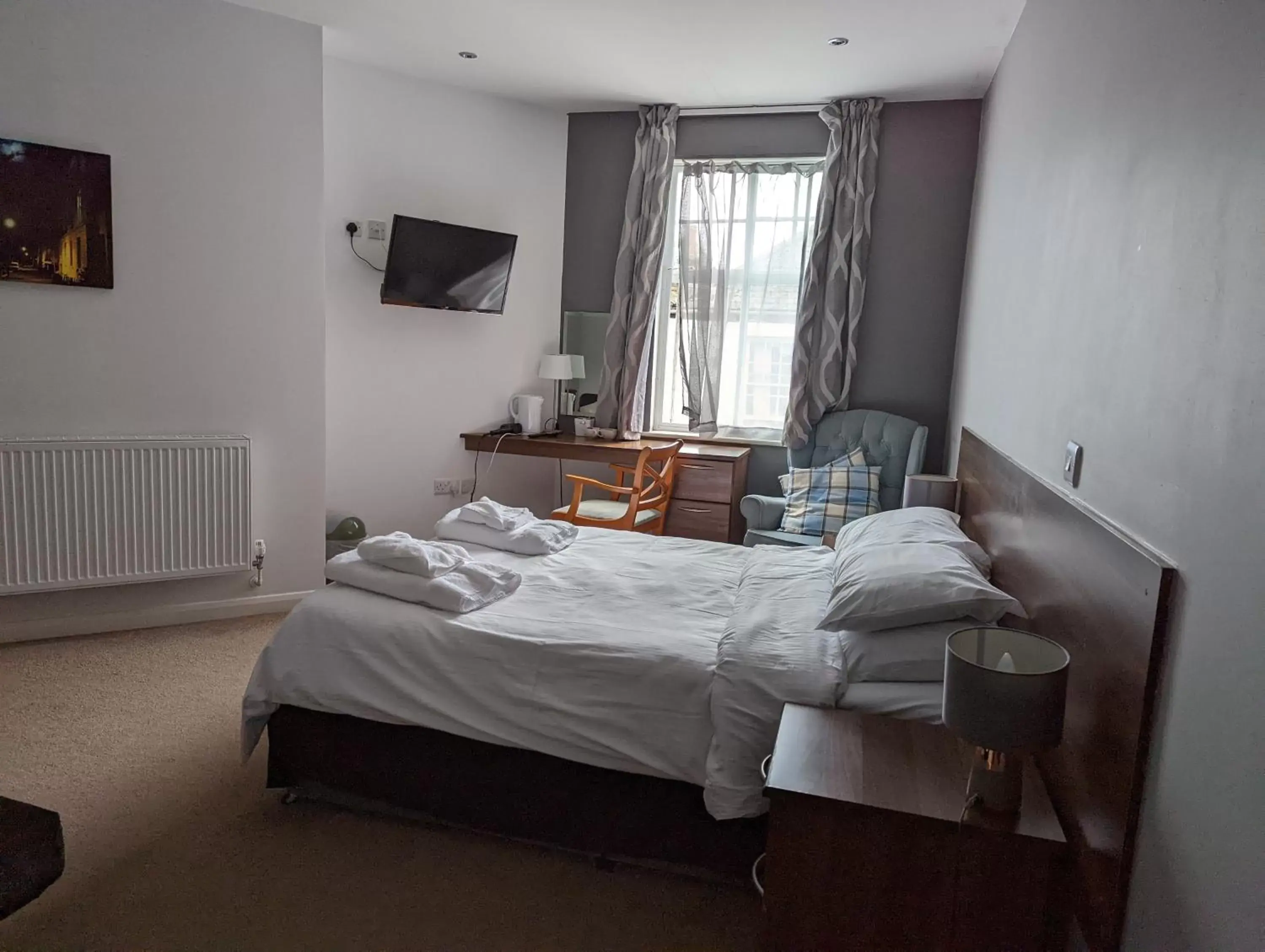 Bed in Barley Sheaf, Old Bridge Street EN SUITE ROOMS, ROOM ONLY