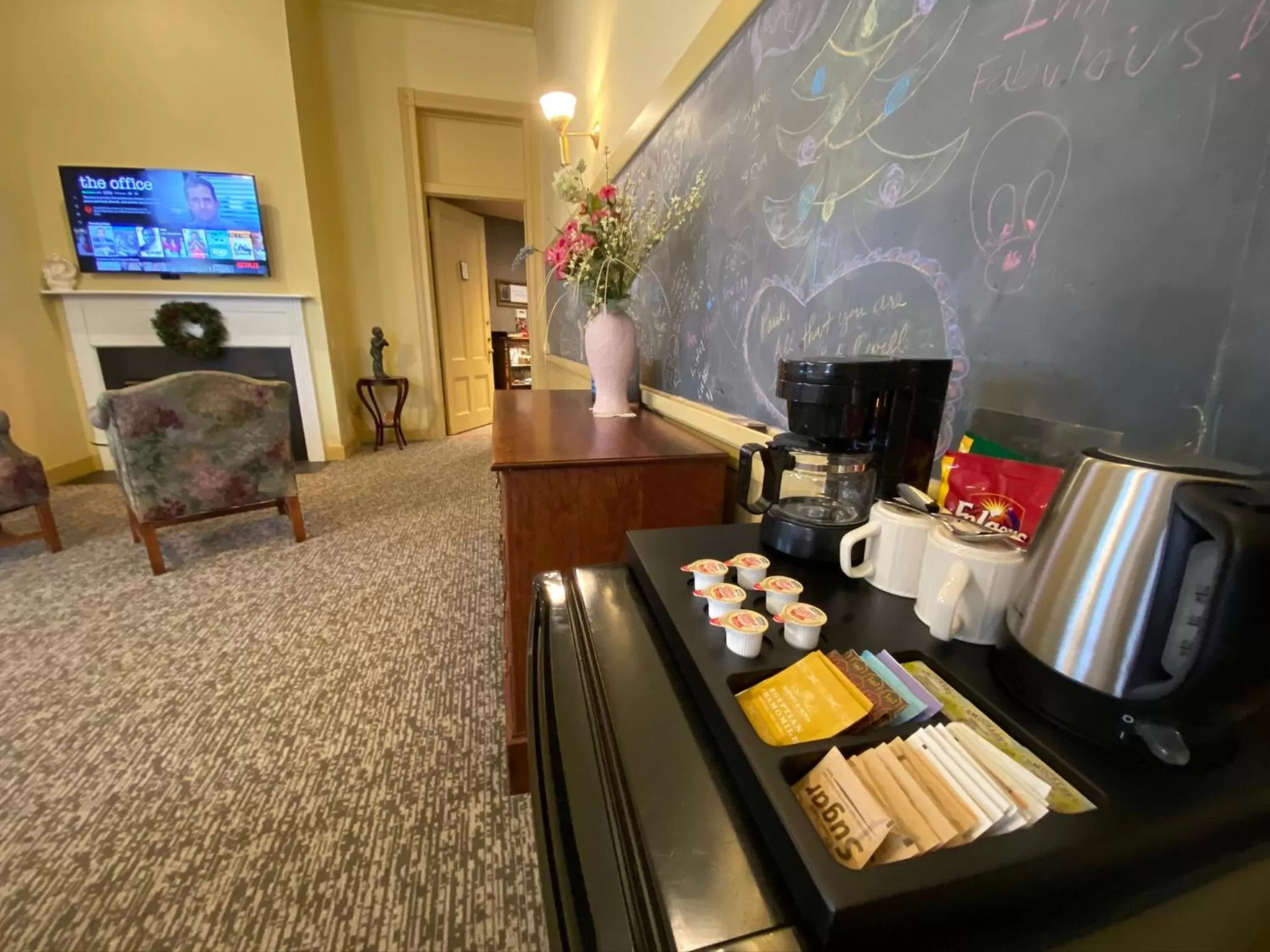Coffee/tea facilities in Chambery Inn