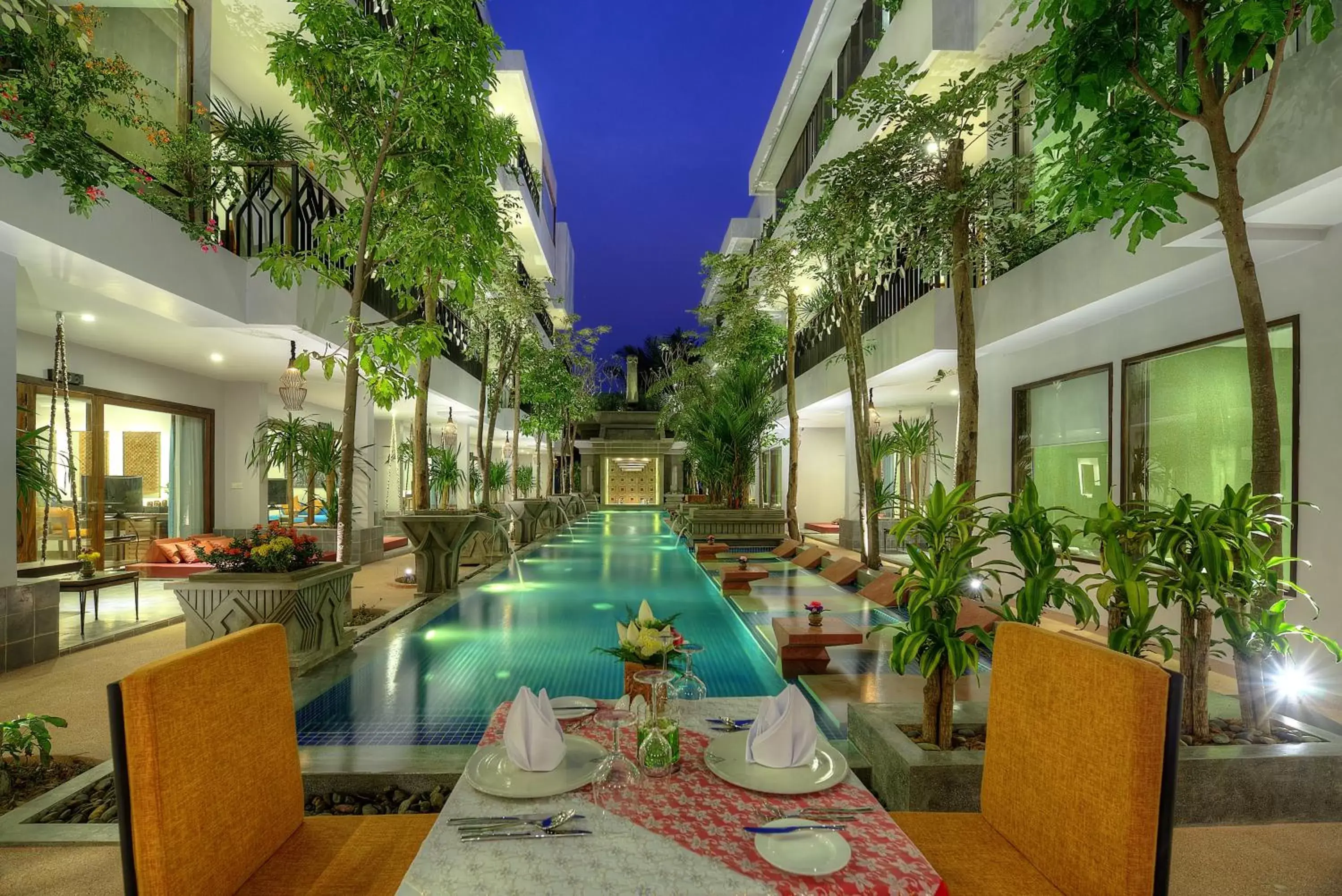 Evening entertainment, Swimming Pool in Golden Temple Retreat