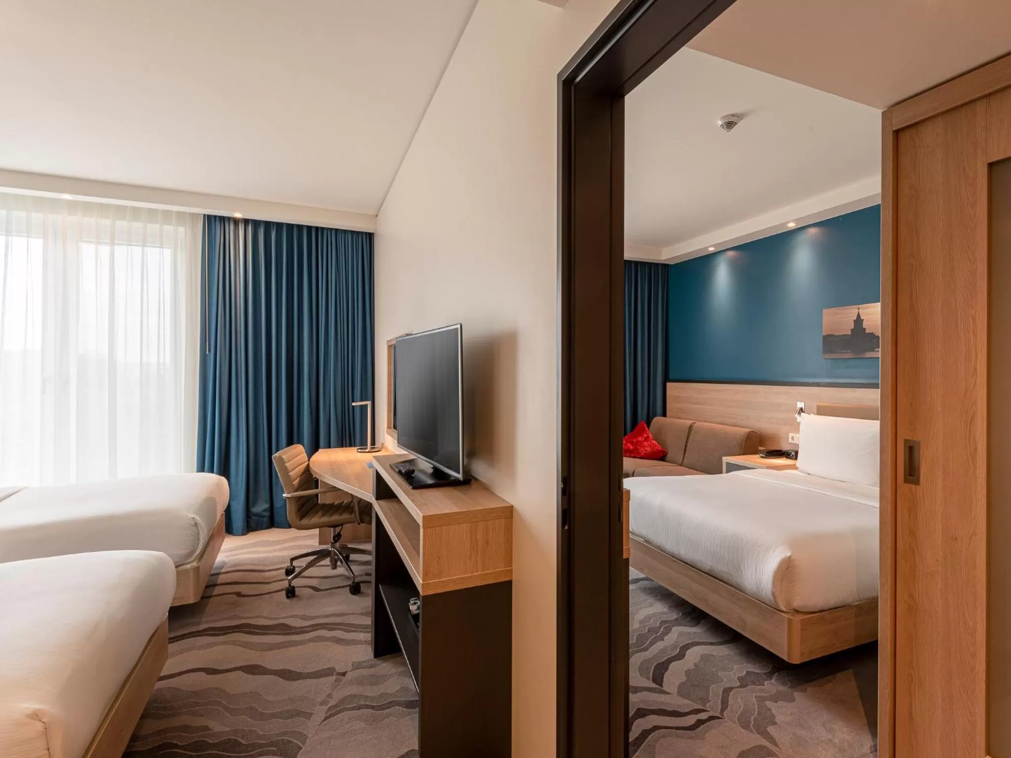 Photo of the whole room, Bed in Hampton by Hilton Berlin City Centre Alexanderplatz