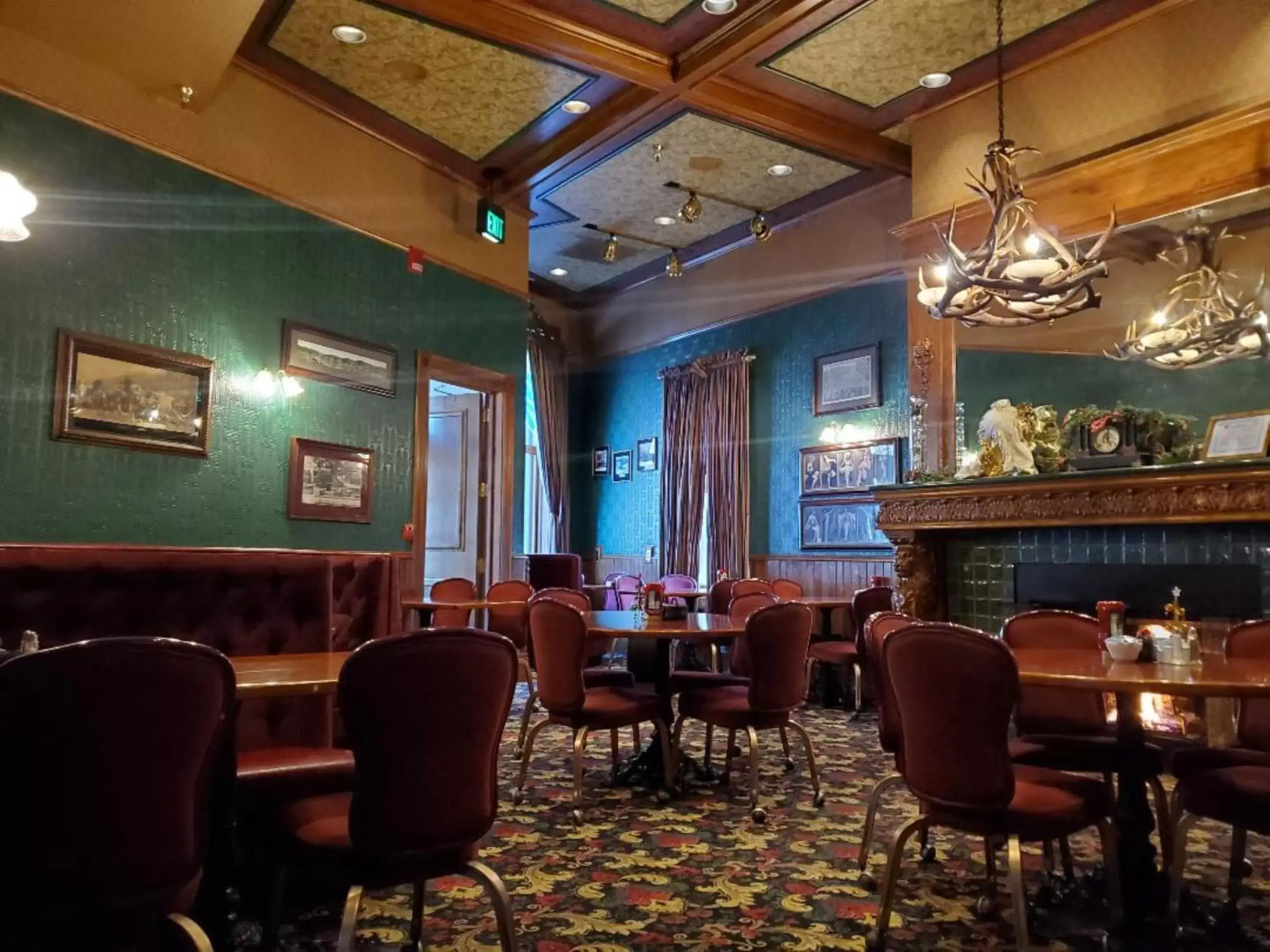 Restaurant/places to eat in Historic Bullock Hotel