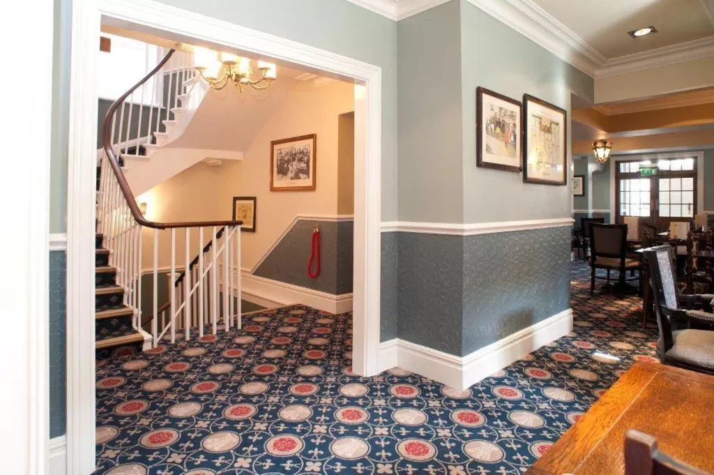 Restaurant/places to eat, Lobby/Reception in The Swan Hotel Wetherspoon