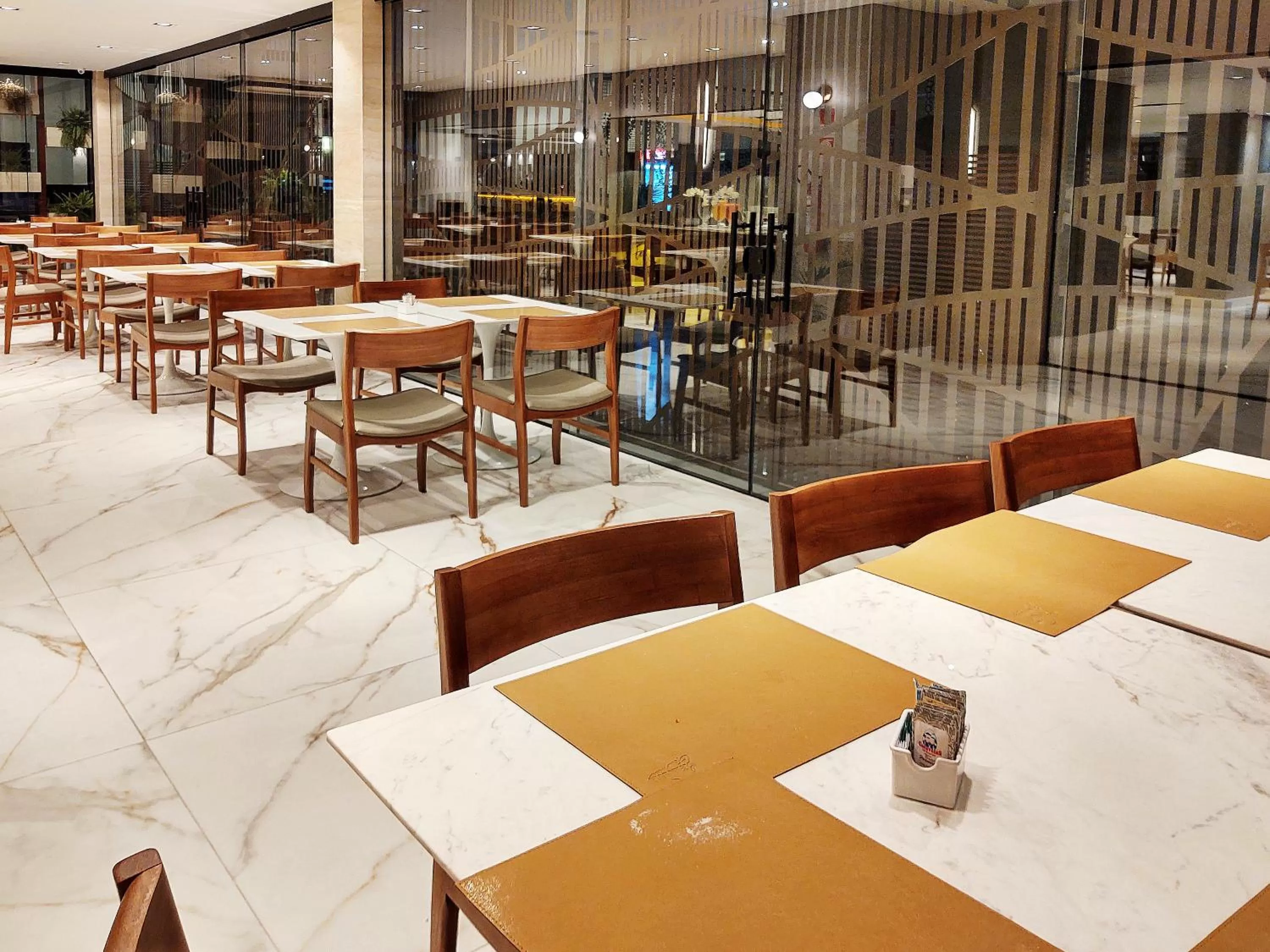 Restaurant/places to eat in Lets Idea Brasília Hotel