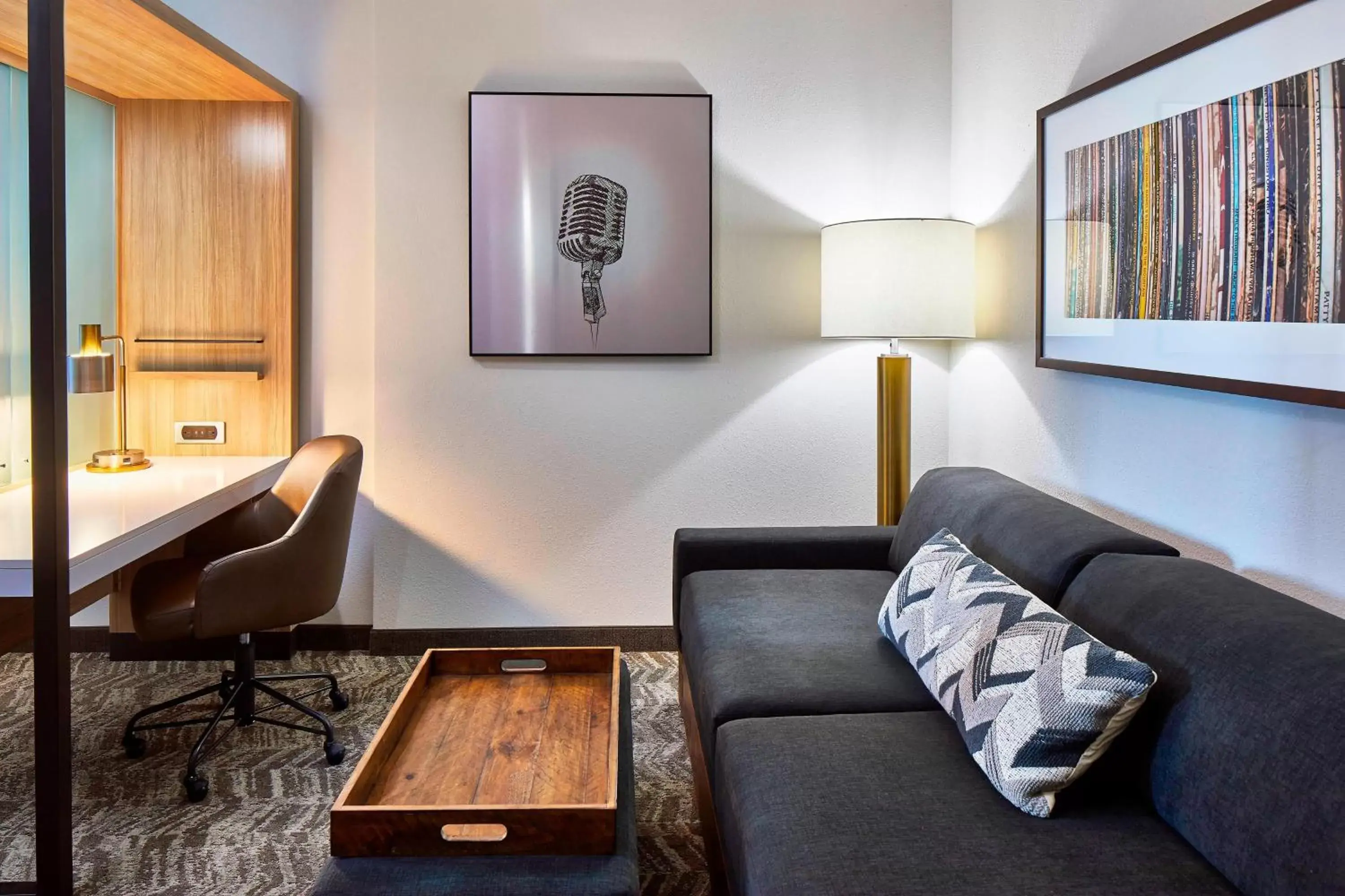 Living room, Seating Area in SpringHill Suites by Marriott Nashville Downtown/Convention Center