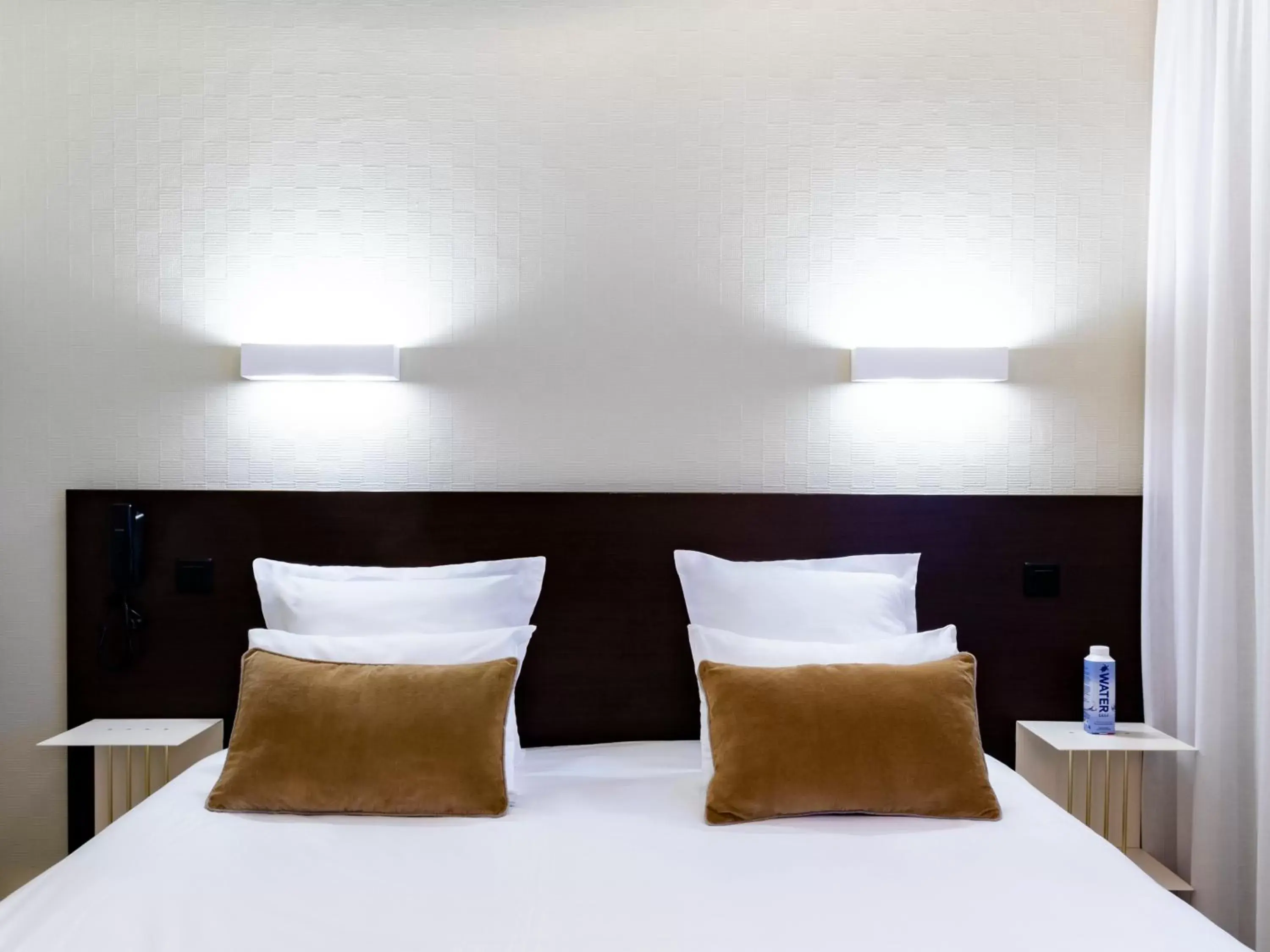 Bed in MOKA Hôtel