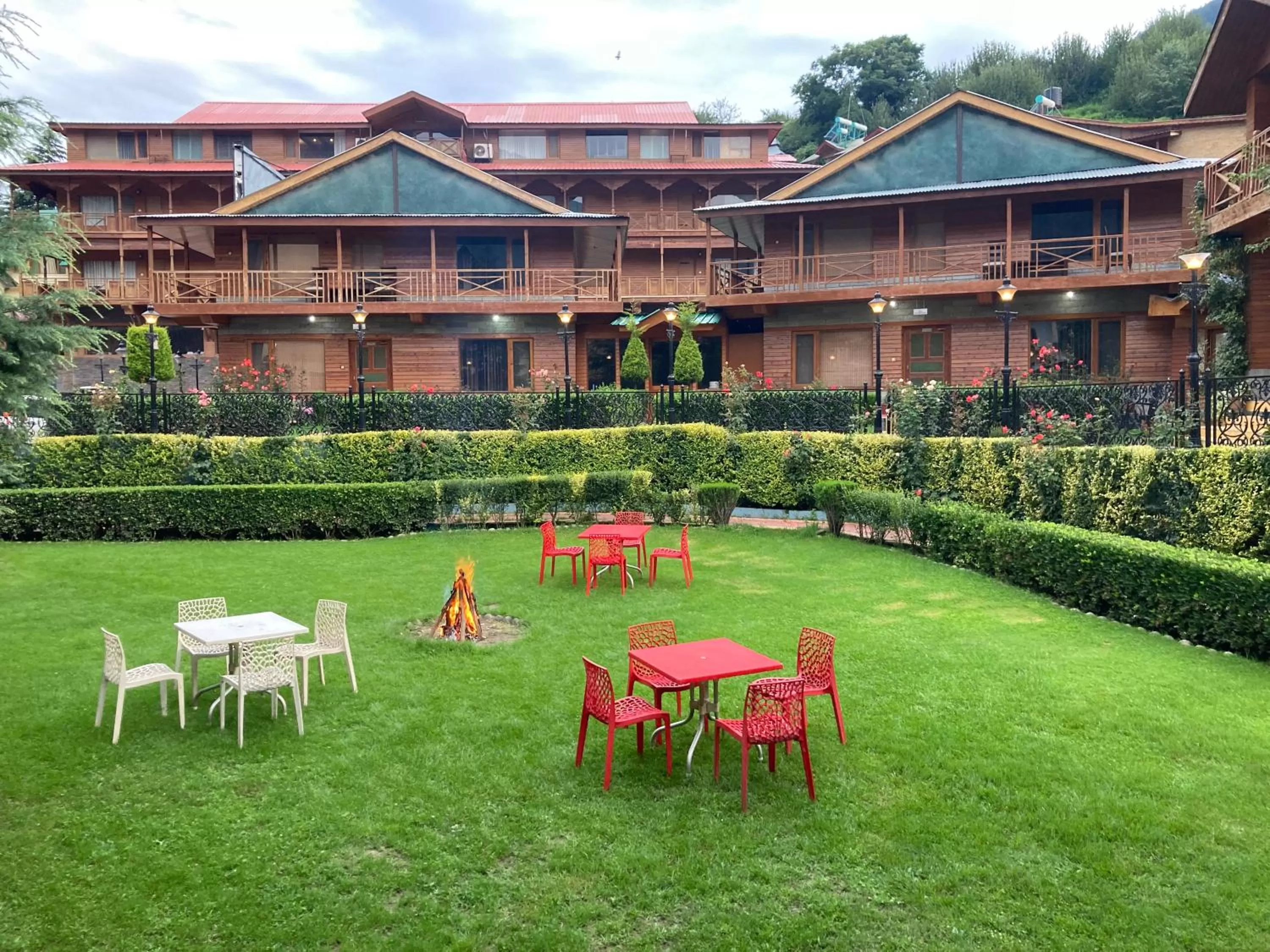 Property Building in Dafodil INN - A Four star Luxury hotel, Manali