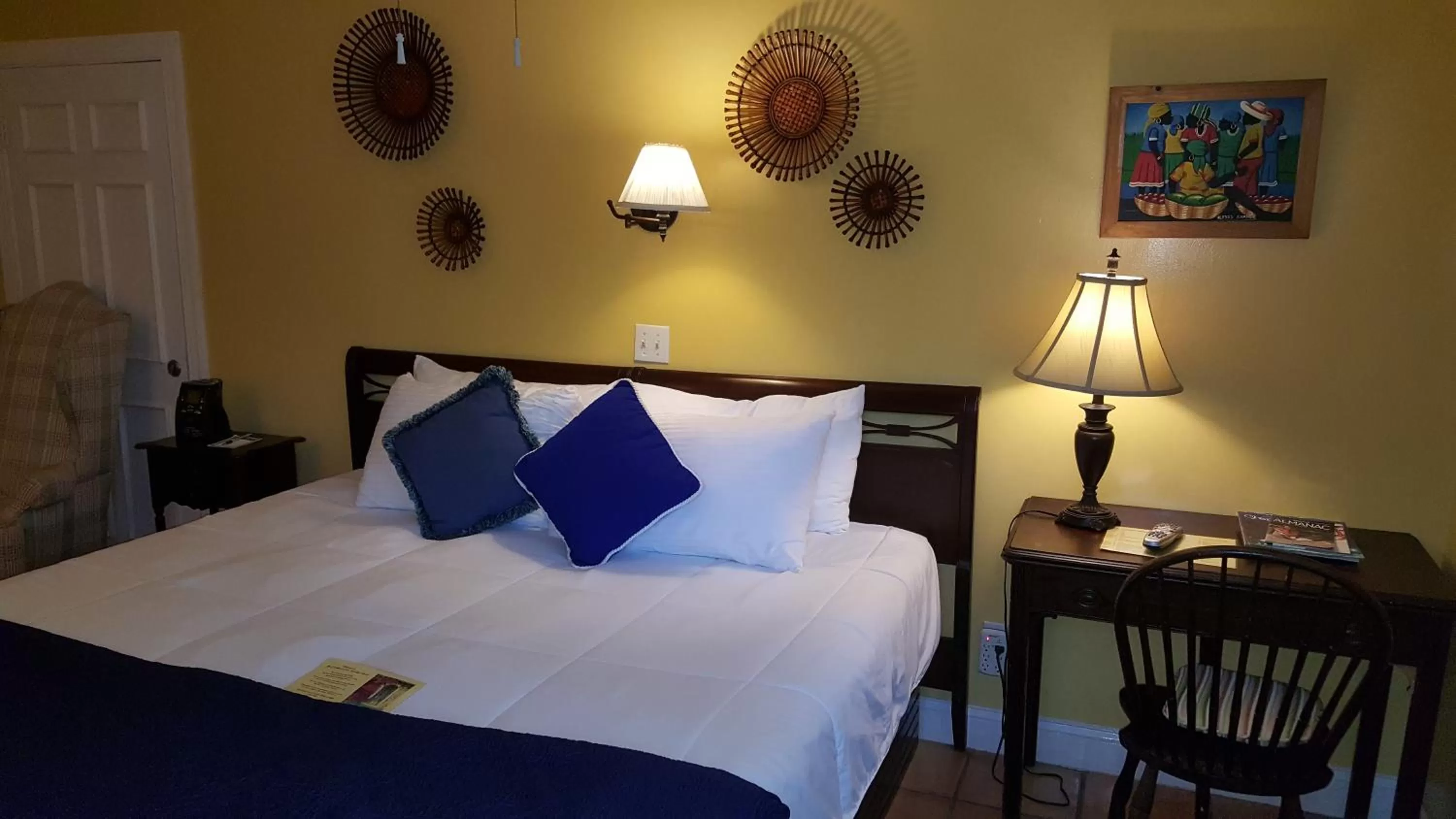 Photo of the whole room, Bed in The Caribbean Court Boutique Hotel